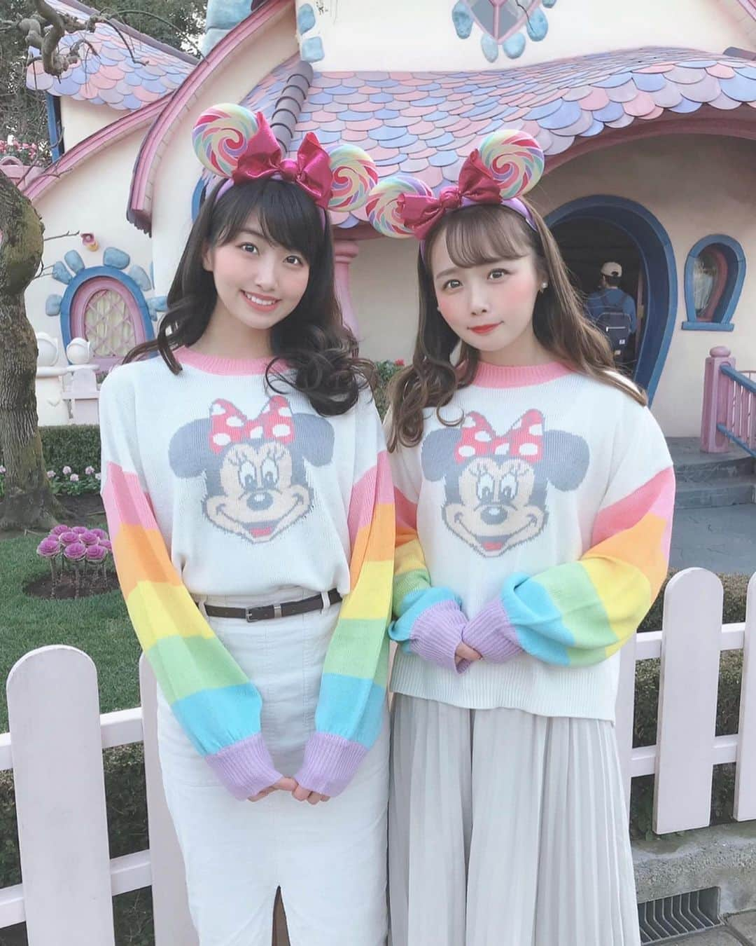 関根ささらさんのインスタグラム写真 - (関根ささらInstagram)「#東京ディズニーランド 38周年㊗️🎉🌈 おめでとうございます！！！！！💗 . . 私にとって必要不可欠な、全てのゲストにHappinessを届け続けるほんっっっとに素晴らしい場所✨🎈幸せな気持ちの時には何倍にも膨らんで、逆にどんなに元気がなかったり悲しいことがあってもパークに一歩踏み入れれば一瞬にして笑顔になれるそんな場所！これからも沢山お世話になります🥰🥰🌷 . . . . 去年はパークでお祝いできなかったけど今年はみんなでお祝いできるの嬉しいね🥺💗🌼(私はもう少し我慢……早く行きたい🥲🥲) . . 3・4枚目も懐かしいから載せる🍭🌈 . . #tokyodisneyland #tokyodisneyresort #tdr #tdl #tokyodisney #disneyland #東京ディズニーランド #東京ディズニーリゾート #ディズニー #ディズニーコーデ #ディズニー写真部 #双子ディズニー #双子コーデ #disneybound #ディズニーバウンド #disneyoutfit #disneyfashion #disneygram #ディズニーグラム #コーデ記録 #キャラグリ」4月15日 18時43分 - sasarasekine