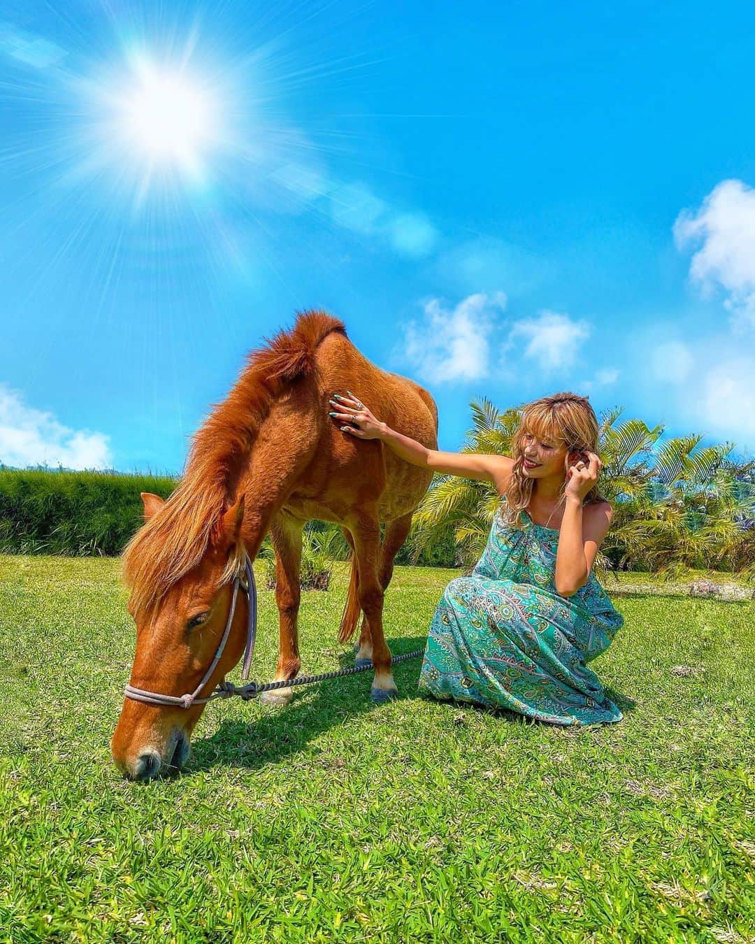 NAHOさんのインスタグラム写真 - (NAHOInstagram)「お馬しゃんっっ🐴💋 . . 可愛い可愛い素敵なお馬さん💕 なんで動物ってこんなに愛しいんだろうか🥺❤️ どんな動物もみんなちゃんと目を見ると通じるものがあるんだよね🌱♡♡ . . 生き物はみーんなおんなじ🌏 人間も動物もお魚も虫も植物もっ✨ みーんなそれぞれちゃんと生きてる♡🌈 . . . #cjd_naho #NAHO #cyberjapan #cyberjapandancers #nature #horse #animallovers #animal #earth #photo #photography #cameragirl #サイバージャパン #なほ #なちぽん #写真 #お馬さん #動物好き #写真で伝えたい私の世界 #カメラ女子 #フォト #自然 #地球 #緑 #空 #太陽」4月15日 19時09分 - naho25__kai_noa