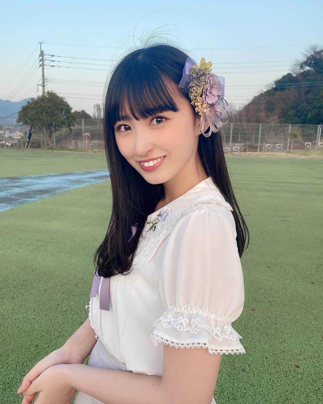 松本日向さんのインスタグラム写真 - (松本日向Instagram)「HKT48 14th『君とどこかへ行きたい』 ジャケット写真公開されました！！！  JR九州さん全面協力の元とても素敵な作品になってます💐🤍！！  今回もこうしてHKT48の選抜メンバーとしてジャケ写に載れて活動できる事が本当に嬉しいですし、いつも応援してくださっているファンの皆様のおかげです✨ いつも本当にありがとうございます😊  MV楽しみにしていてくださいっっ♪  .  .  .  .  .  .  .  .  .  .  . #hkt48 #jr九州」4月15日 19時27分 - matsumoto_hinata