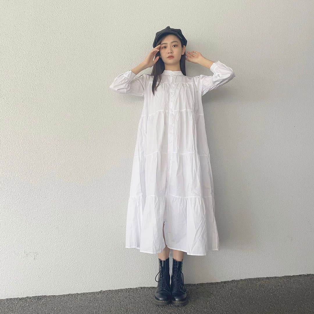 安村真奈のインスタグラム：「@fifth_calin の大人っぽいシャツワンピ🤍 ふわっと感がお気に入り~！  #calin #カラン #ジュリエットスリーブノーカラーシャツワンピース #カラン服 #春コーデ #fifthtl #pr」