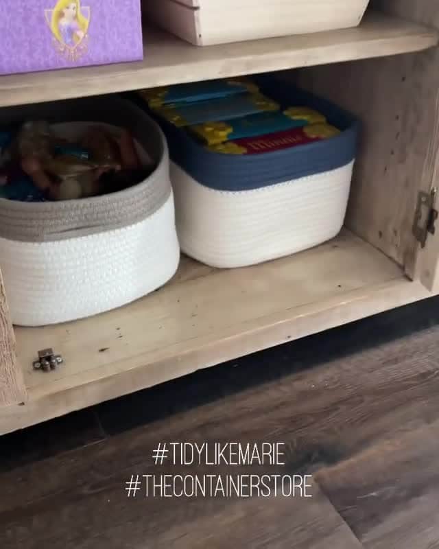 近藤麻理恵のインスタグラム：「When tidying kids’ toys, it helps to keep everything sorted by sub-category. It’s easier to keep track of items that way. I love how you used @containerstore x @konmari.co products to accomplish this, @cathiecathicathy! 🦄」