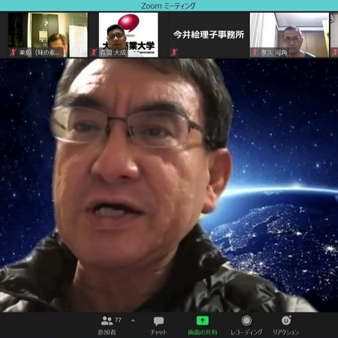 河野太郎のインスタグラム：「Speaking online.」