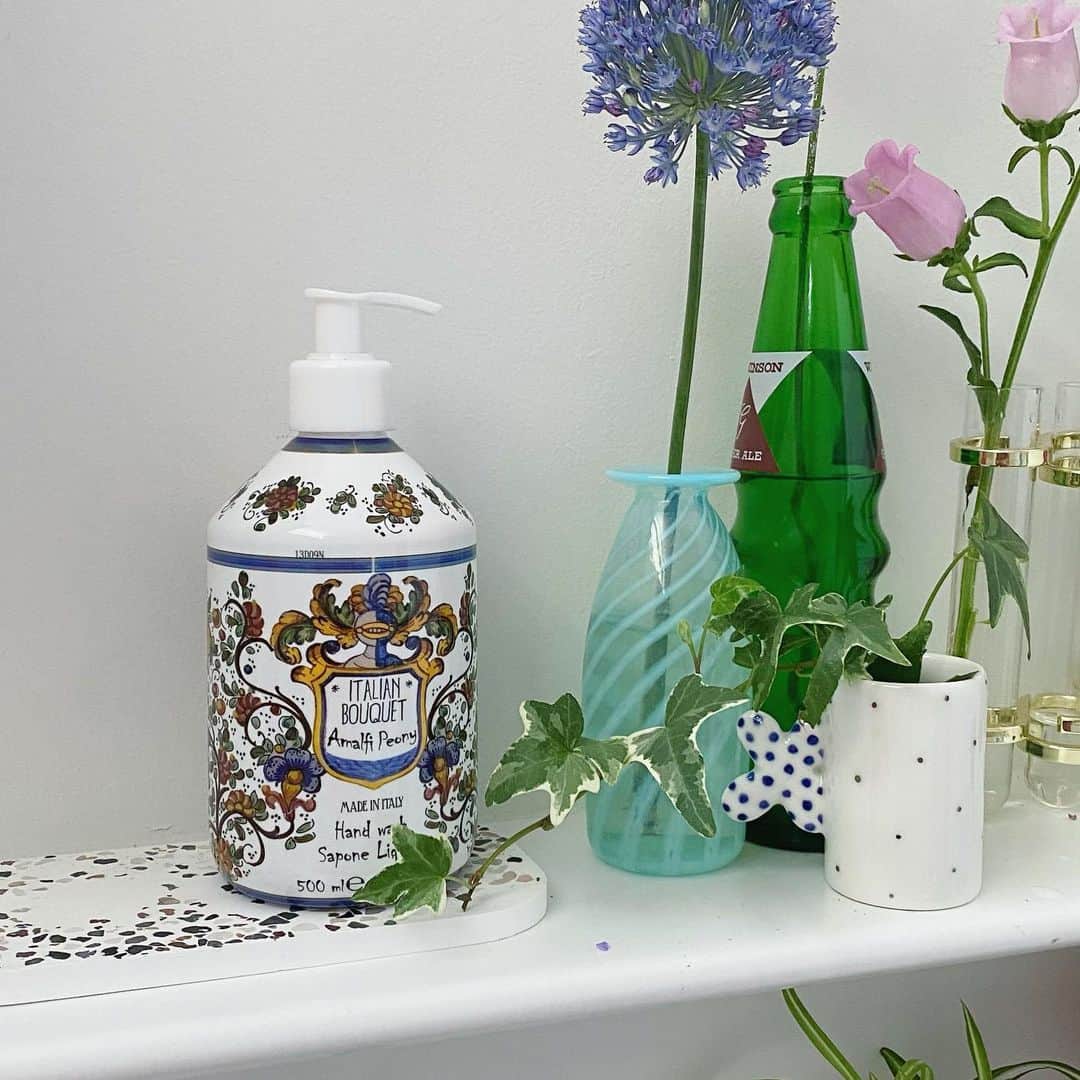 越川萌花のインスタグラム：「このソープボトル🧴 ずっと気になってたの☺️💖 すごくいい香り💙」