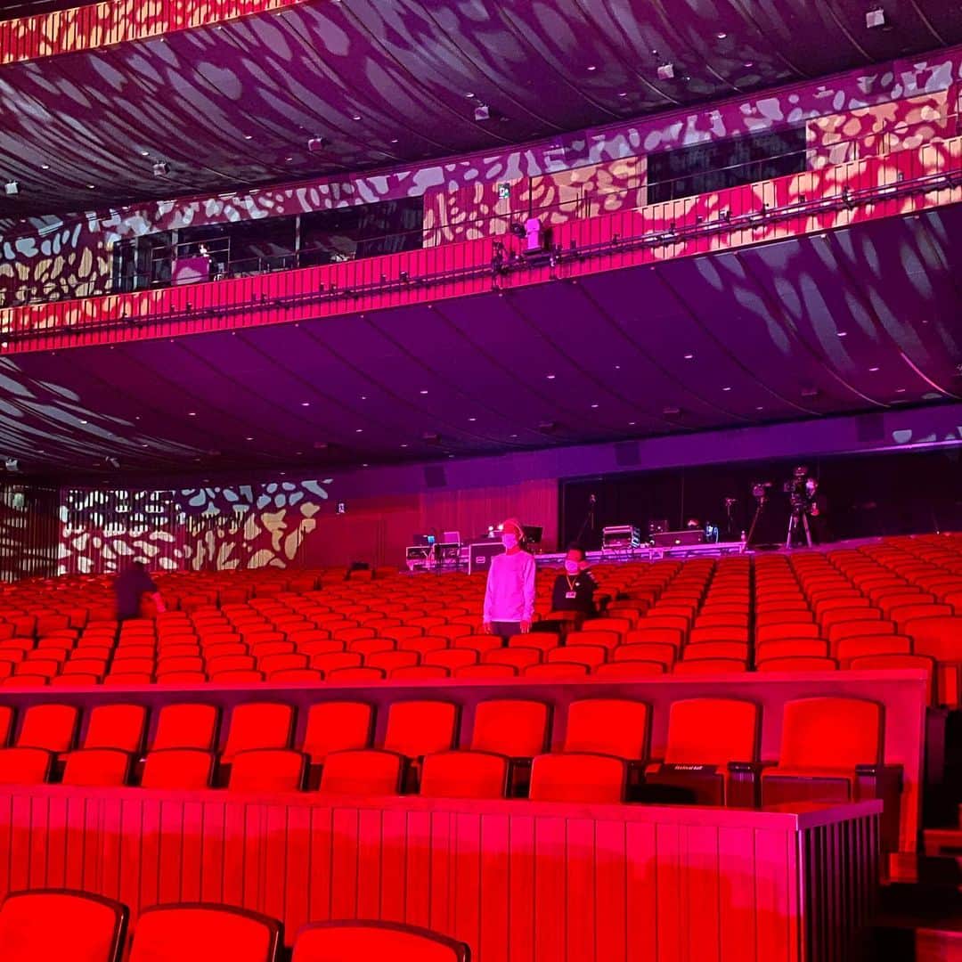 久保田利伸のインスタグラム：「Toshinobu Kubota Concert Tour 2021 "Beautiful People" in Osaka 終わりました👏😌  残りあと2公演‼️  #久保田利伸  #beautifulpeople  #ありがとうございました」