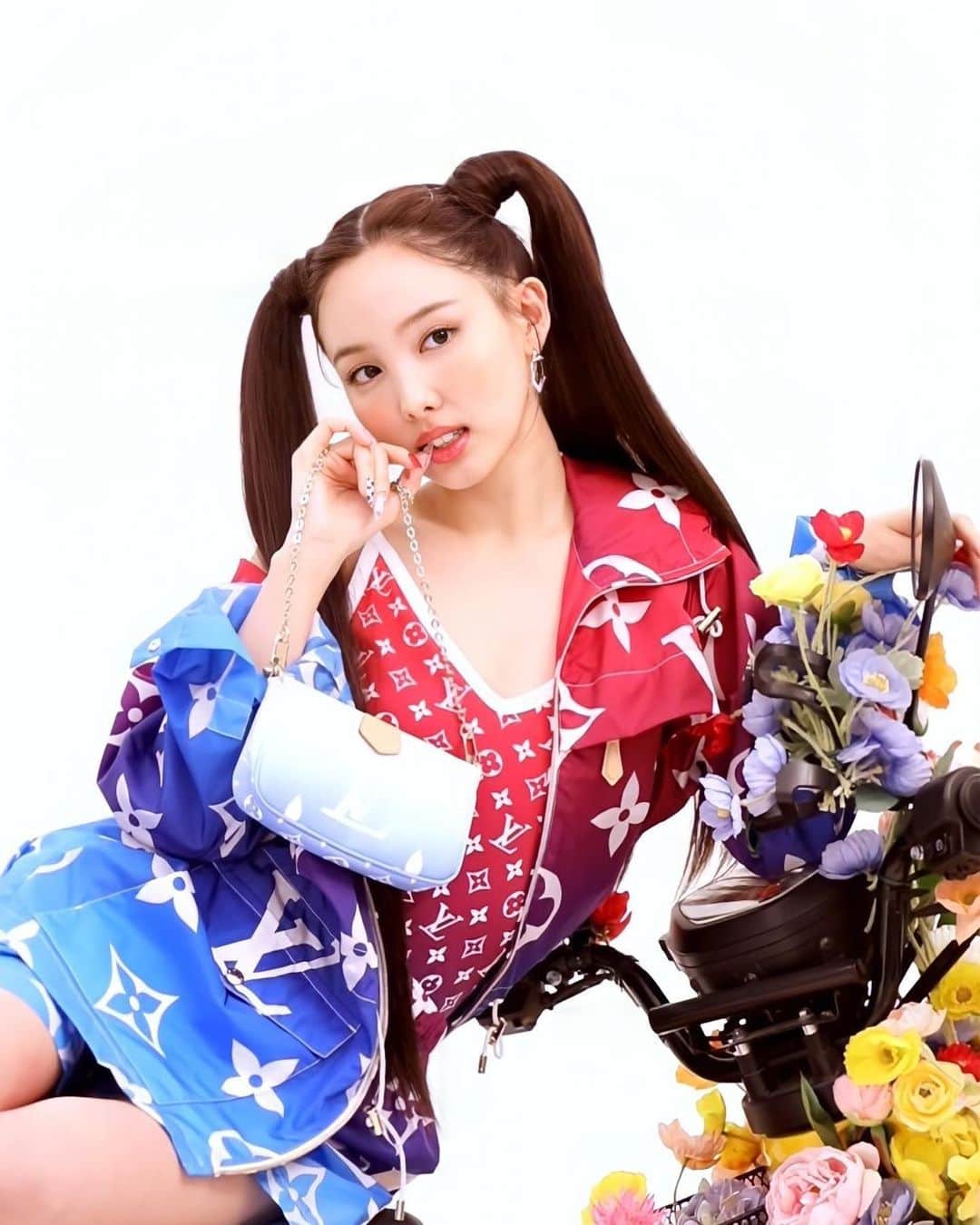 ナヨンさんのインスタグラム写真 - (ナヨンInstagram)「flowers 💐」4月15日 22時12分 - twicenayeon