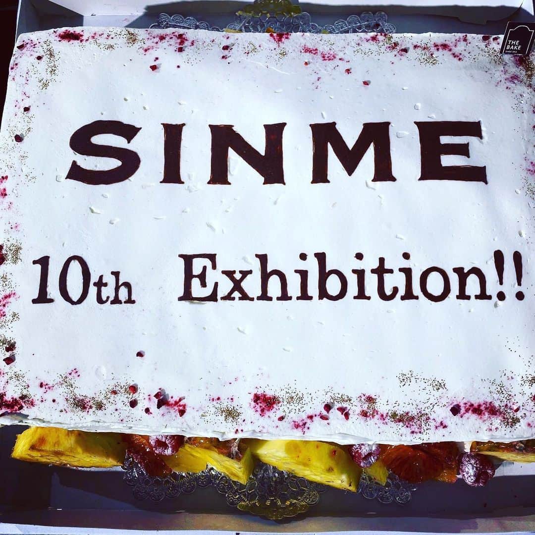 板谷由夏 さんのインスタグラム写真 - (板谷由夏 Instagram)「3日間の展示会が終わった。 SINME  @sinmedenim を立ち上げて 6年。展示会を始めて5年。 10回目となりました。 今回もたくさんの方々に来ていただきました、ありがとうございました😊 終わったあとに、サプライズ！ 5年前と同じ！ 嬉しい。本当に嬉しい。 SINME を通して、たっくさんの 出会いがあります。人生の宝です。 10年目指して、また進みます。　 これからも、どうぞよろしくお願いします！」4月16日 0時03分 - yukaitaya
