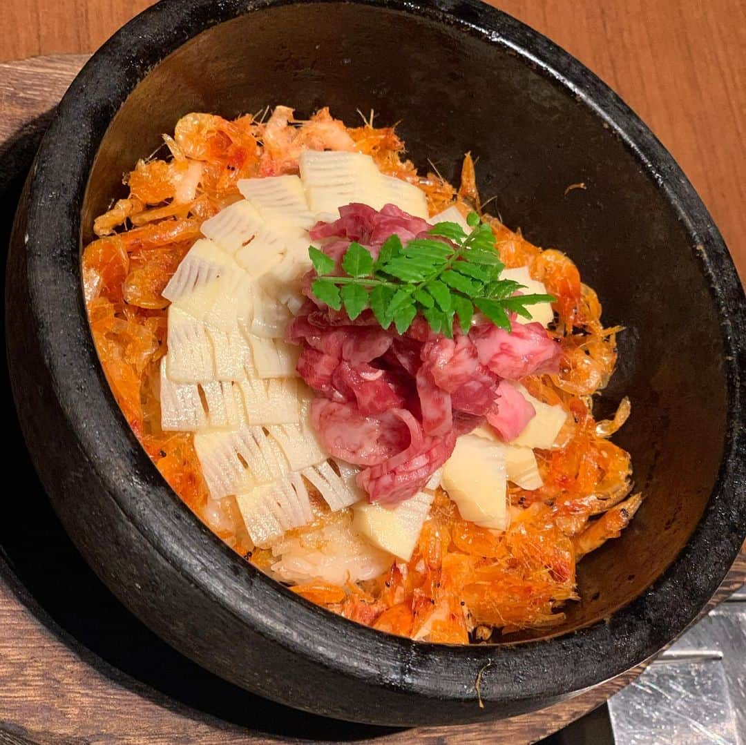 大槻ひびきさんのインスタグラム写真 - (大槻ひびきInstagram)「ここみんと 焼肉うしごろ表参道店へ 行ってきたよ😊 (@ushigoro_yakiniku) お肉大好き！ うしごろさんまた行きたいなと思ってたので とっても楽しみにしてました🌸 どのお肉も美味しい🥳 トリュフも大好きだから トリュフ乗ってるお肉がお気に入りメニューになりました🌸 おいしかったです😊 また行きますー！🥰✨ #うしごろ #ushigoro #うしごろ表参道店 #ushigorobambina  #ushigorokan #焼肉」4月16日 1時15分 - yanhibi0221