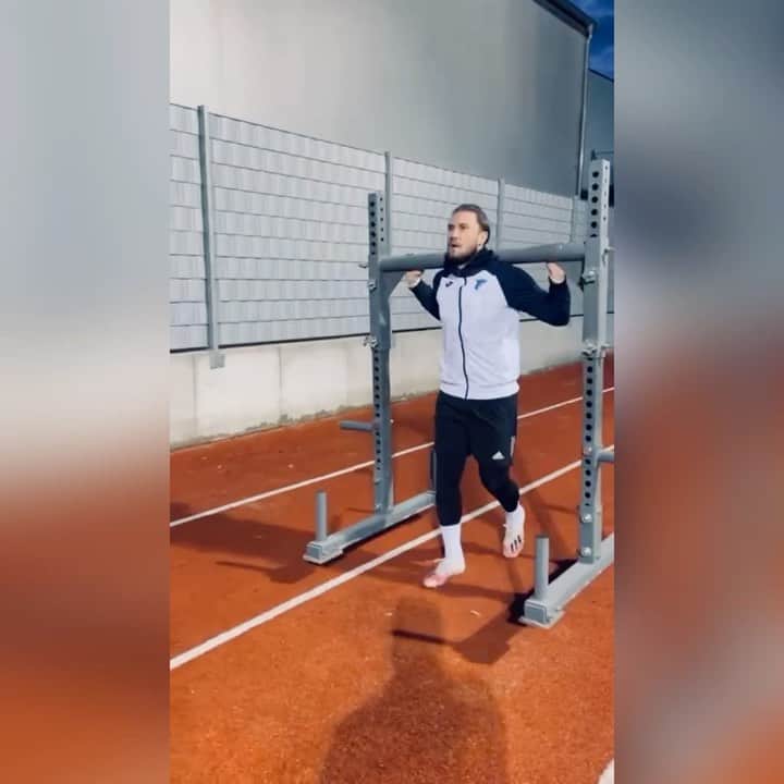 エルミン・ビチャクチッチのインスタグラム：「"Physical Strength will get you to the start line. Mental Strength will get you to the finish line."  Let’s Go!!!  #thebestversionofme #striveforgreatness #thatway」