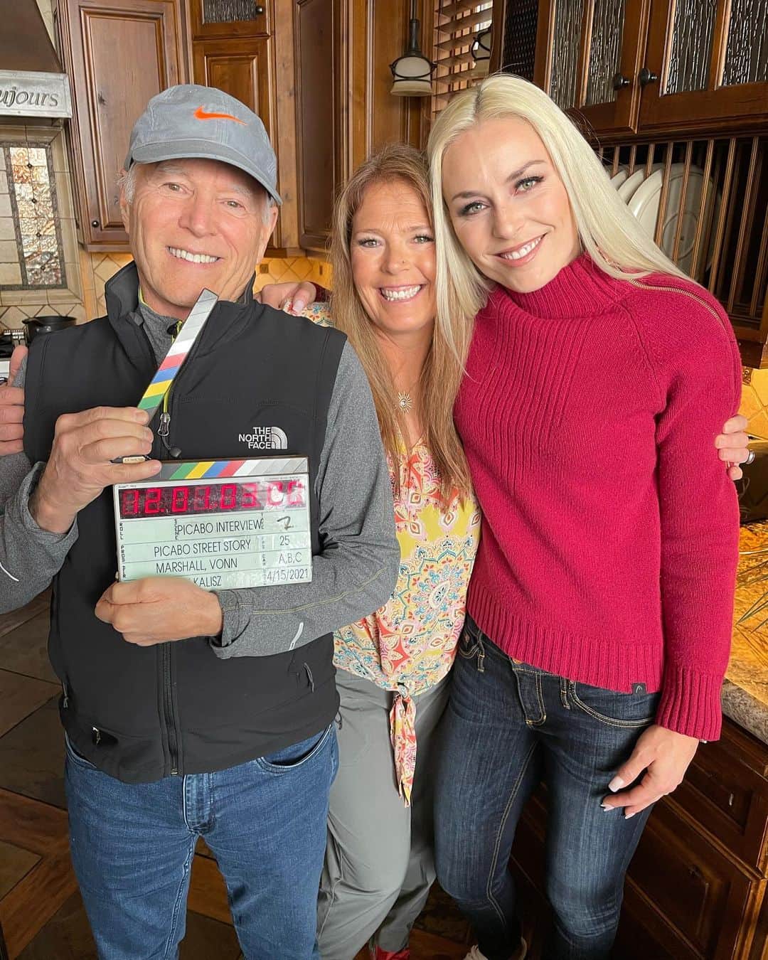 リンゼイ・ボンのインスタグラム：「Big day on set with these two legends! Honored to work with Frank Marshall to tell my idol’s story. Can’t wait for you guys to see what I see in Picabo and why she is so special. ❤️🙏🏻 @picabostreet @ledoctor @apresproductions @olympics」