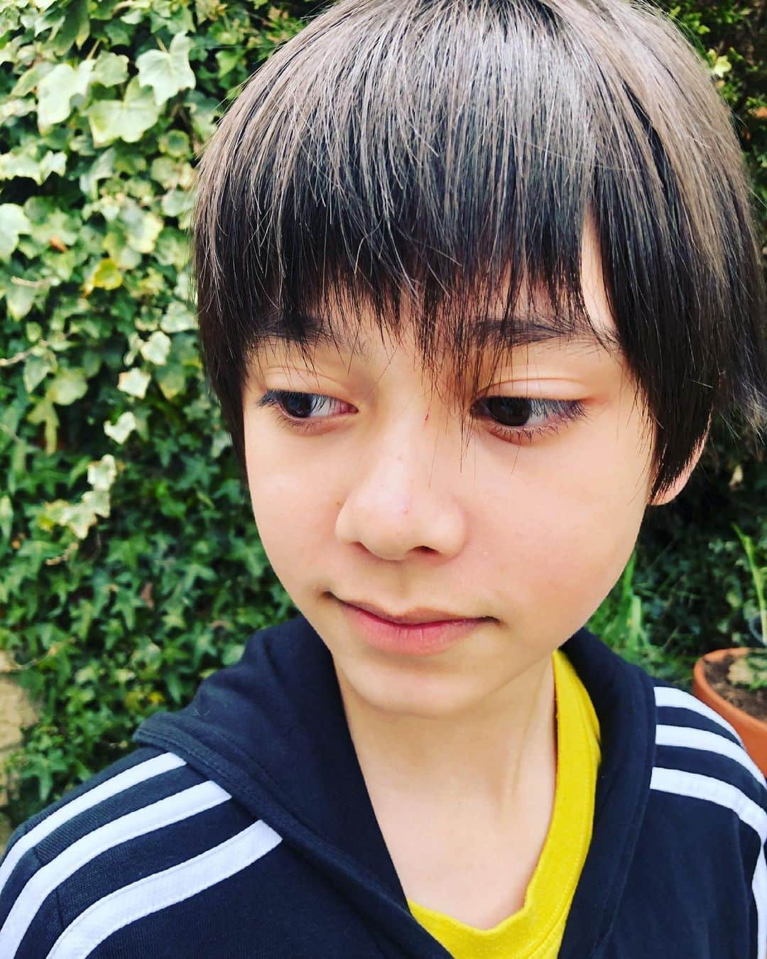 Hyuさんのインスタグラム写真 - (HyuInstagram)「イギリスのロックダウンちょっと緩和されました！ 4ヶ月ぶりにヘアカットできた💈 . . . . #ロックダウン　#ロックダウン緩和  #ヘアカット　#イギリス生活　#ハーフキッズ　#ハーフ男子　#日英ハーフ　#中1男子  #レプロ　#Hyu」4月16日 5時20分 - ___h_y_u___