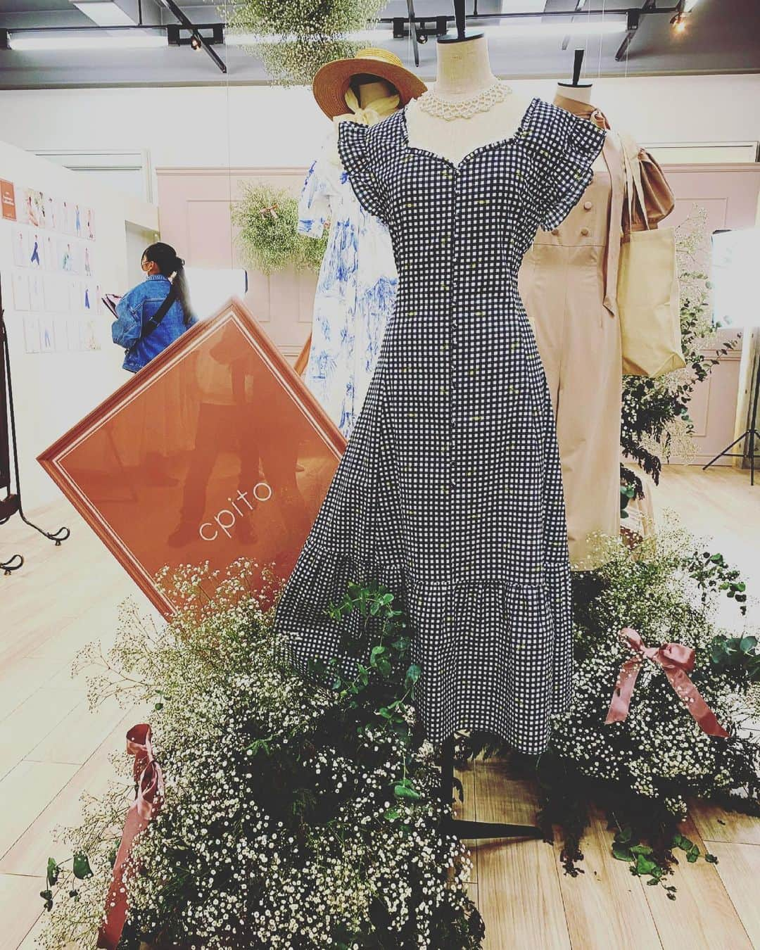 天木じゅんさんのインスタグラム写真 - (天木じゅんInstagram)「. . 大好きなキララちゃんの お洋服の展示会へ♥︎ @cpito_official  ずっと前から可愛いって 思ってたから、 すごくテンション上がりました/// キララちゃんの可愛いすぎる世界観に 終始ため息が出るほどうっとり🥺 オーダーしたお洋服が 届くのめちゃくちゃ楽しみ💛💛 . . ps すっぴんで行ったので 帽子を👒貸してくれました🥺 . . #cpito #展示会 #明日花キララ　ちゃん #天木じゅん #天木code」4月16日 8時19分 - jun.amaki