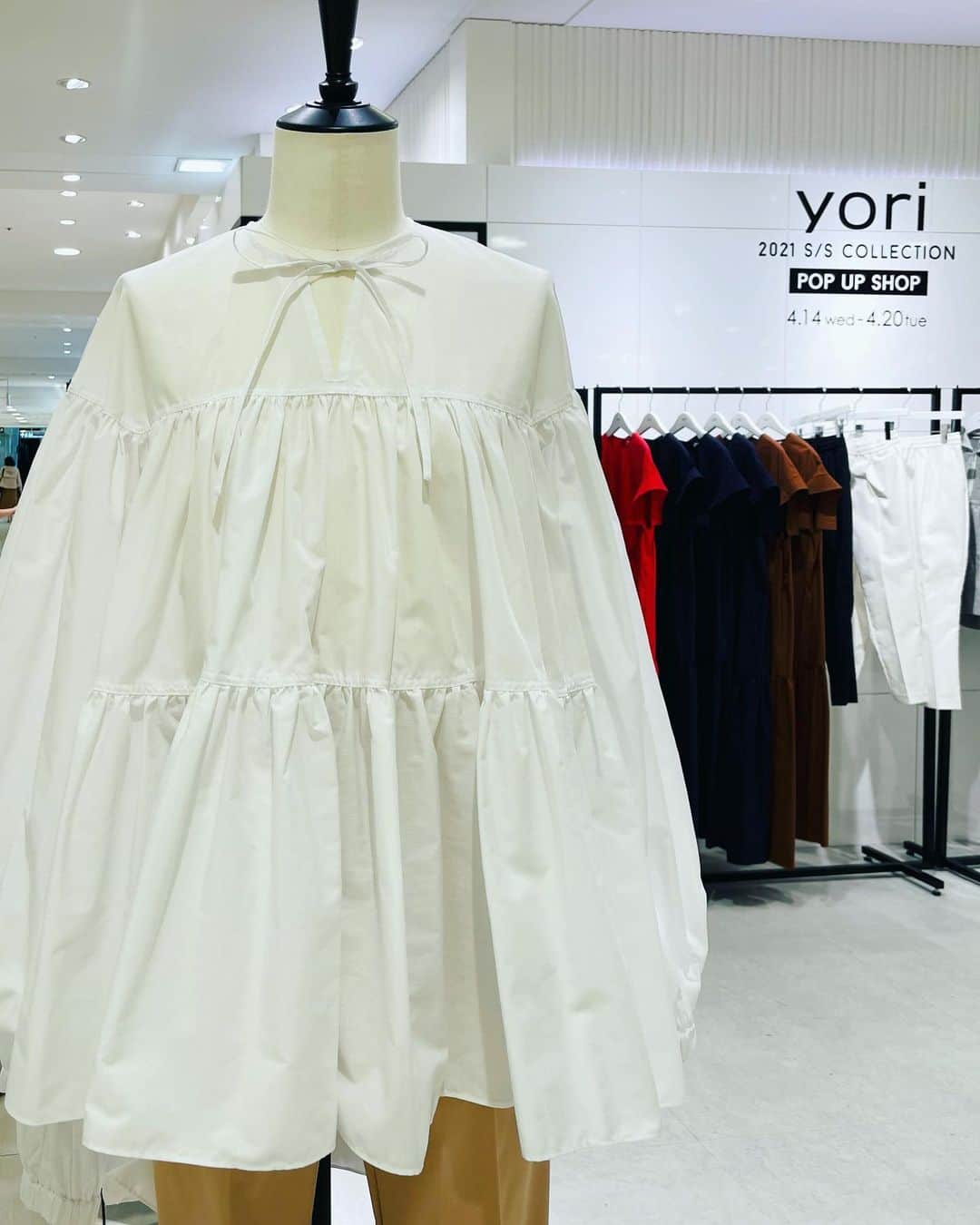 yoriのインスタグラム：「*pop up shop at 名古屋 3日目*  まもなく10:00よりyori 2021spring pop up shop at 名古屋がopen致します！﻿ ﻿ 本日ご予約無しでのご入場頂けます。 混雑の際にはご入場を制限させていただく場合もございますので予めご了承ください。﻿ ﻿ 皆様のご来場心よりお待ちしております。﻿ ﻿ ◾︎yori 2021 Spring pop up shop at Nagoya﻿ ﻿ 4/14wed～4/20 tue﻿ ジェイアール名古屋タカシマヤ﻿ ５階イベントスポット﻿ ﻿ 愛知県名古屋市中村区名駅1-1-4﻿ 営業時間：午前10時00分～午後8時00分﻿ ﻿ #yori_japan」