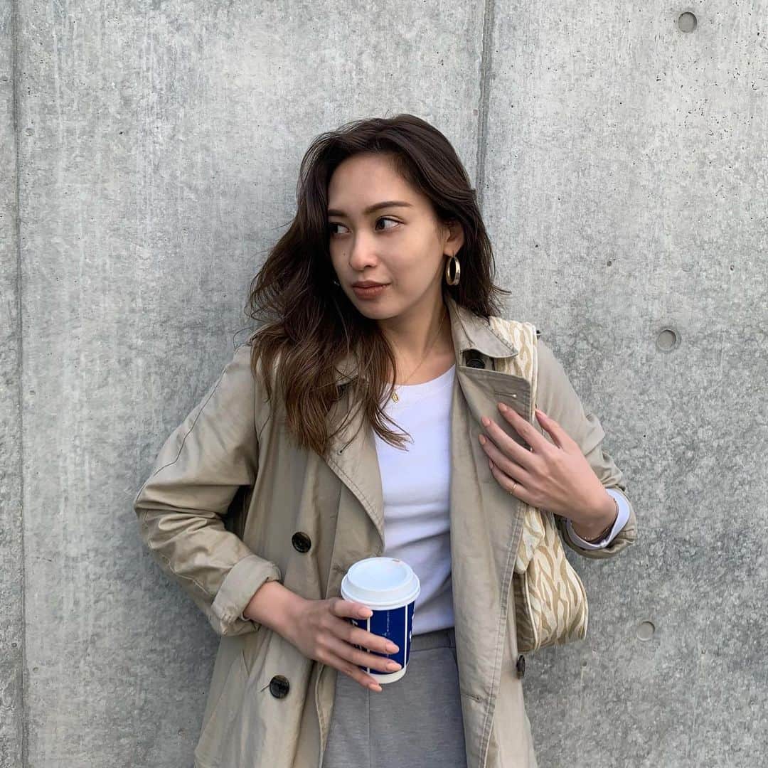 白石明美のインスタグラム：「気がつけばもう金曜日。 こうやってあっという間に歳を重ねるのね✌🏽  (最近、大人になったねとよく言われる。笑)」