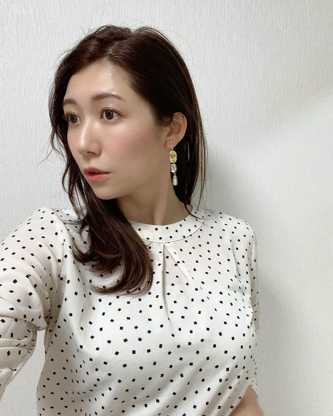 穂川果音さんのインスタグラム写真 - (穂川果音Instagram)「hairstyle  ストレートでサイド寄せスタイル♪  大人っぽ♡  earring→ @brooklyncharm_japan」4月16日 12時00分 - hokawakanonn