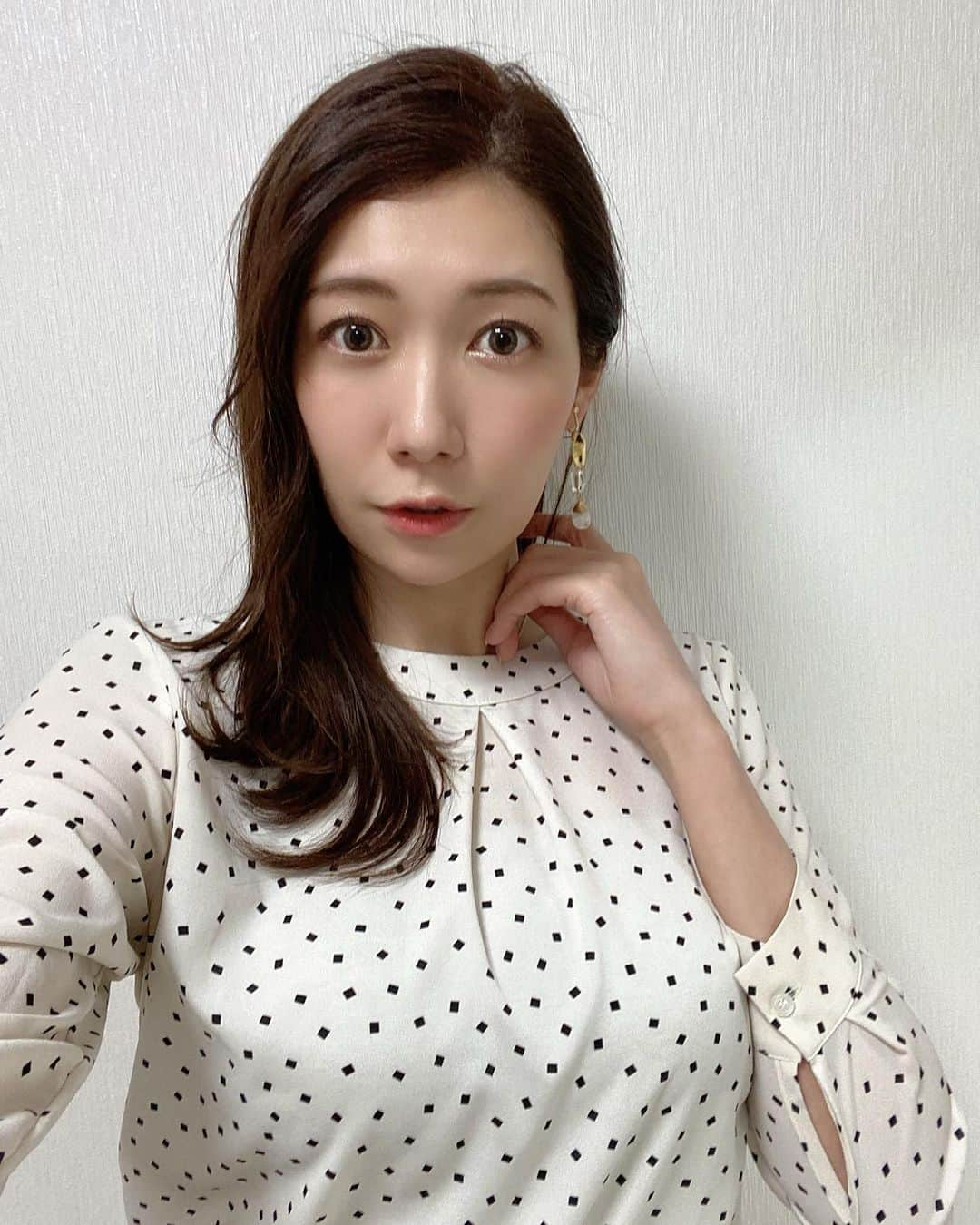 穂川果音さんのインスタグラム写真 - (穂川果音Instagram)「hairstyle  ストレートでサイド寄せスタイル♪  大人っぽ♡  earring→ @brooklyncharm_japan」4月16日 12時00分 - hokawakanonn