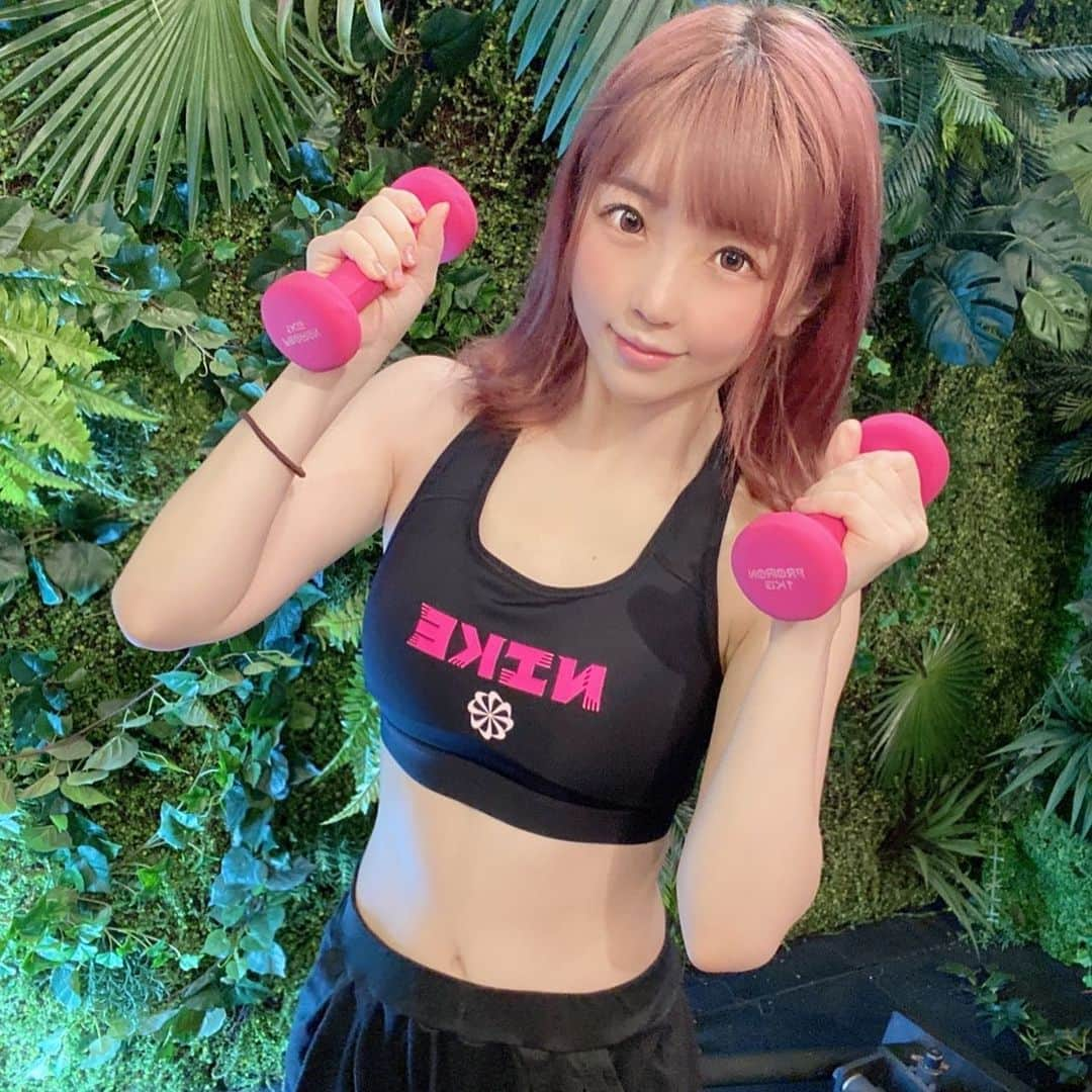 佐倉絆さんのインスタグラム写真 - (佐倉絆Instagram)「パーソナル再開しました💪  23歳イケメントレーナー溝口さんに、 厳しくしてと伝えたので いつもの緩い運動より筋肉にきてます（それでも優しかった🙈） 駅近だしいろいろレンタル出来るから仕事帰りふらっといけていいな😘 引退してからというもの…だいぶ肉付きが良くなっているので頑張って通うことにしました😡🔥  1回の料金が4000円くらいで 安いから通いやすいし、 しかも友達と行ったらさらに安くなる！ みたいなモチベが友達いないと続かない人にはめちゃくちゃ最適だと思う🥺🥺🥺（私もその一人🤣  パーソナル探してる人は レンタルジム 千駄ヶ谷 トレーニングで検索🔍 @grouppersonal2020   #Grouppersonal #千駄ヶ谷トレーニング #レンタルジム #Theperson #グループパーソナル #プライベートジム #撮影依頼募集中 #ロケ撮影 #woomypr」4月16日 12時55分 - kizunasakura