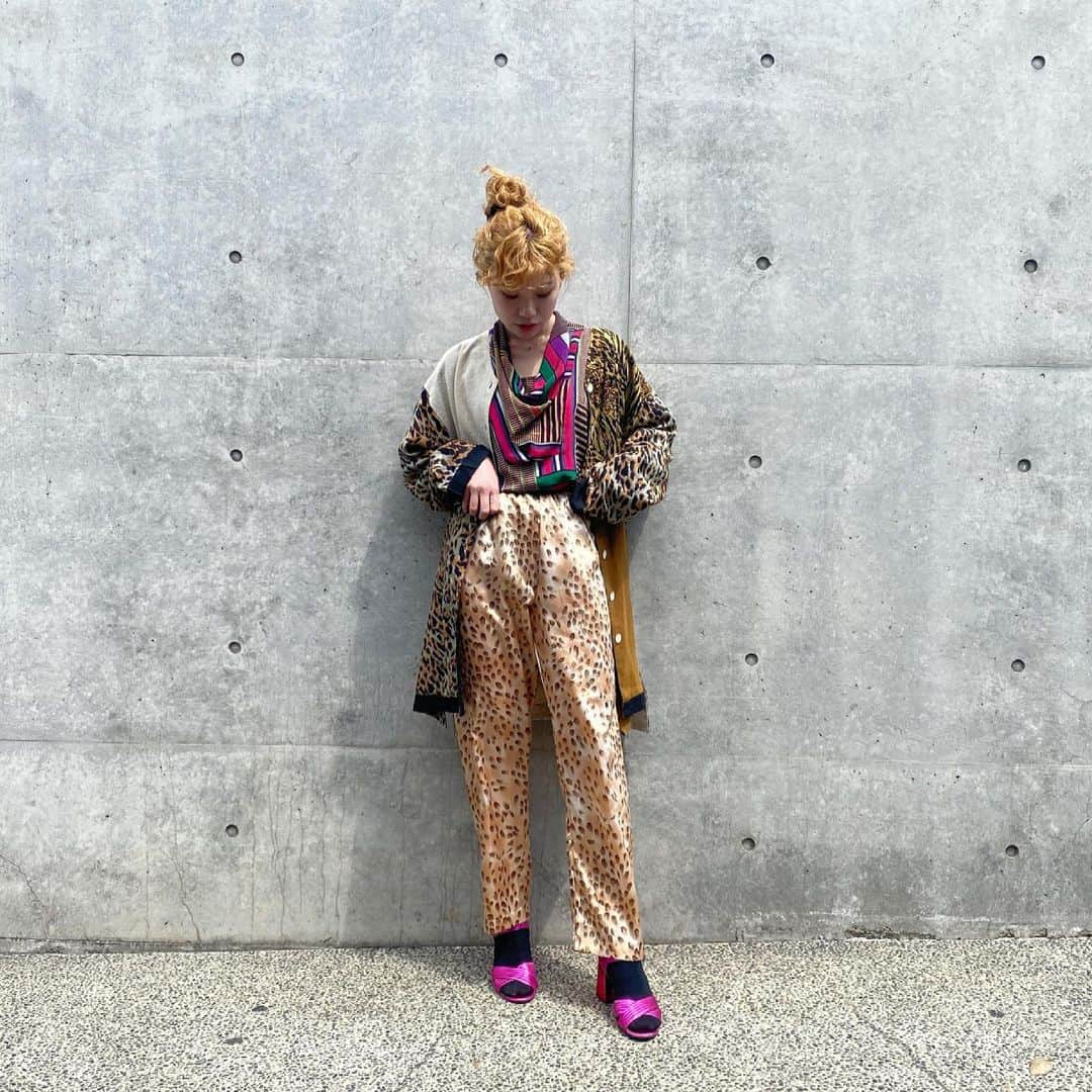 PUNK CAKEさんのインスタグラム写真 - (PUNK CAKEInstagram)「•leopard patchwork long cardigan【SOLD】 •drape neck stripe border top •orange gold easy pants」4月16日 13時04分 - punk_cake