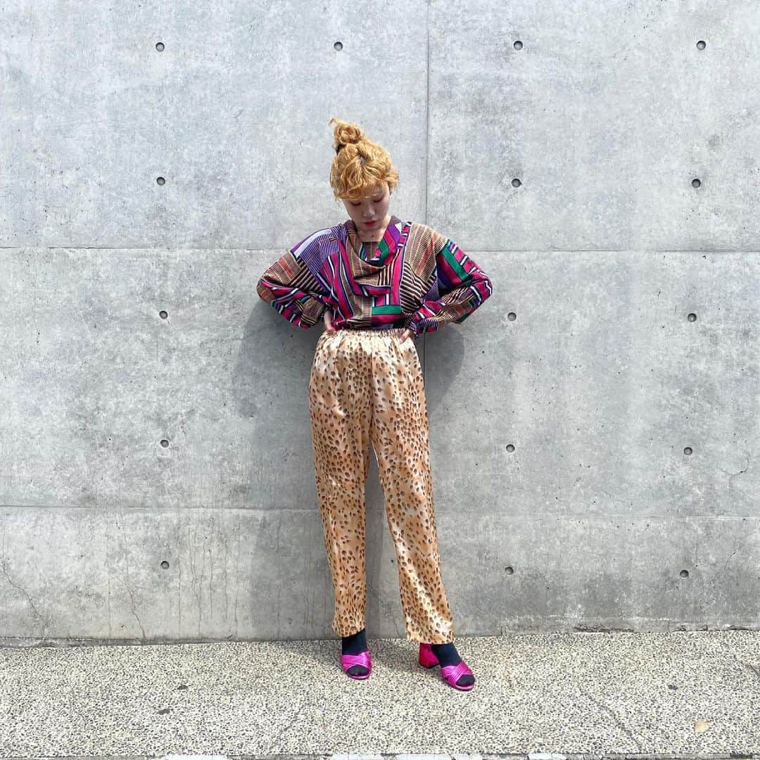 PUNK CAKEさんのインスタグラム写真 - (PUNK CAKEInstagram)「•leopard patchwork long cardigan【SOLD】 •drape neck stripe border top •orange gold easy pants」4月16日 13時04分 - punk_cake