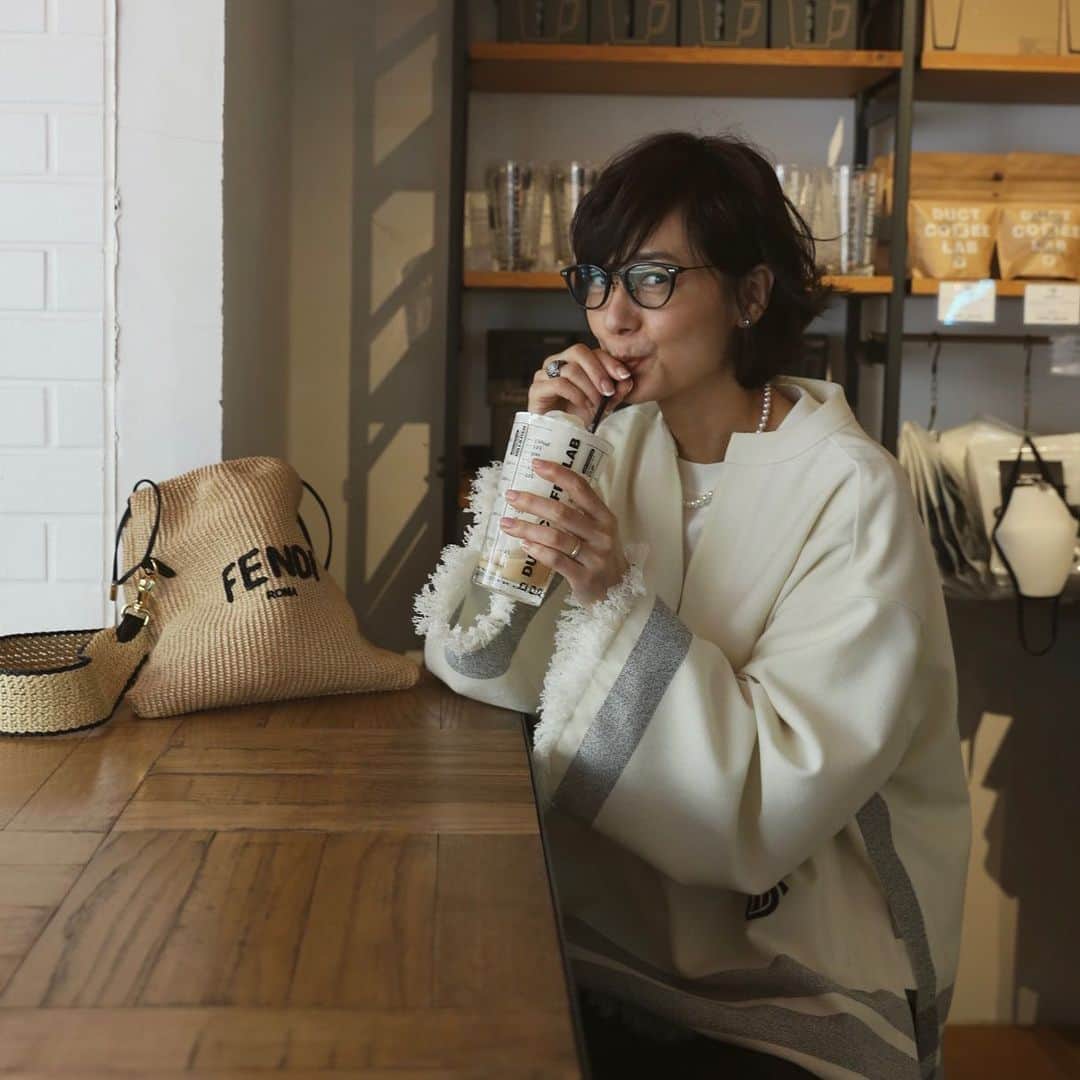 富岡佳子さんのインスタグラム写真 - (富岡佳子Instagram)「ロイヤルミルクティ目当てに @duct_coffee_lab  に来てみたよ…やっぱり美味しかった〜😋 夫は珍しくココアを選んでました。」4月16日 14時43分 - yoshikotomioka