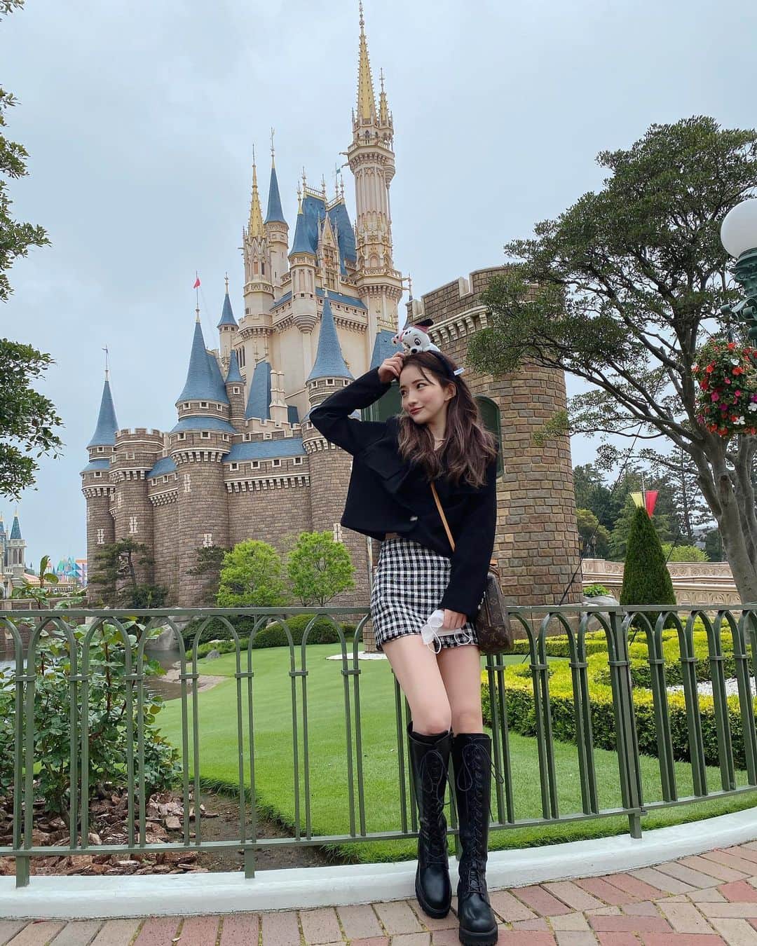 南りほのインスタグラム：「こないだ初めて #club33disneyland いってきた🐭🤍 貴重な体験をさせて頂きました🤎素敵な空間だったなぁ、、🤤🍴」