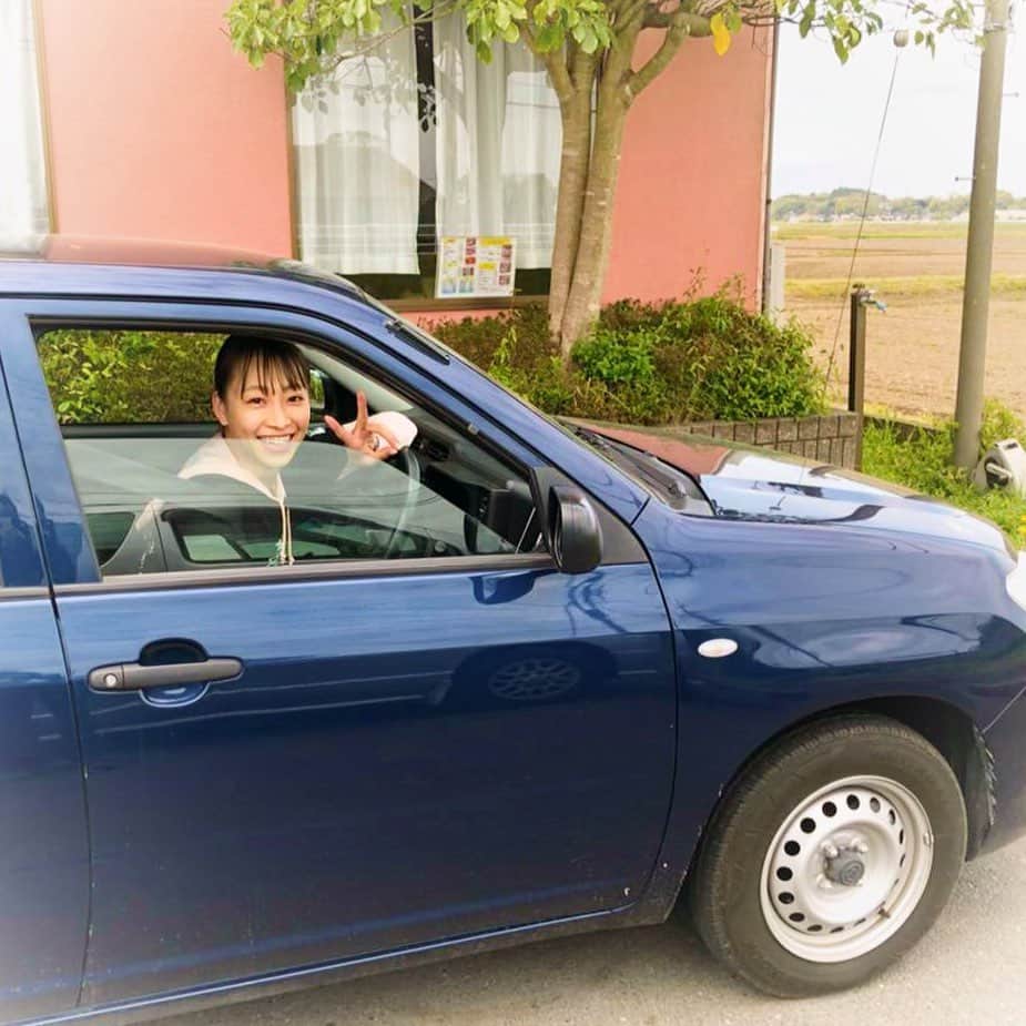 中村果生莉のインスタグラム：「🙏✨ . . 今週は、メンタルトレーナー、一旦おやすみ週間！  その間は、都内を離れた場所で別のお仕事をしていましたが、  いつもと同じメンバーでも、  いつもとは違う立場で動いてみると、  いつもとは違う視点で物事を見ることができて  今まで当たり前だと思っていた小さい事にも、当たり前じゃなかったことにもたくさんたくさん気付かされた🍀  そして  どうやら確実にヘルニア復活の兆し見えちゃってるし、帰りの電車で起きてるのに降りる駅めちゃくちゃ乗り過ごしてたしw 思考停止までしちゃってるから身体はボロボロに疲れてるけど  なぜか心はぐっと元気になって、リセットされてるから不思議✨  また、出演者＆スタッフさん、新たな出会いによって、色々な方と色々な角度からお話出来たことで、たくさんの刺激と色々なインスピレーションをいただいた5日間でもありました。  有難いことなんだけど、先月はとにかくアウトプットの連日で、時間にもやる事にも追われてる感覚が抜けずちょっとバランスおかしくなってるなぁと思ってたから今回、たくさんの事をインプットできて本当に良かった🤗  むしろ、ここまで学びの多い週になるとは思わなかったな。  ただ、今週分を明日以降に詰め込んだ分、明日からは勿論覚悟してるけど  それでも今の私にこの時間は必要だったんだなと再確認。  起こること 出逢う人 行く場所 選ぶこと キャッチする情報 そのタイミング  きっと全てに、意味があるね。  お世話になった出演者の皆様、スタッフの皆様、大変大変、お疲れ様でした😊  そしてとても楽しく、有意義な時間をありがとうございました👏  この場をお借りして御礼申し上げます😊✨ . . . #ロケ」
