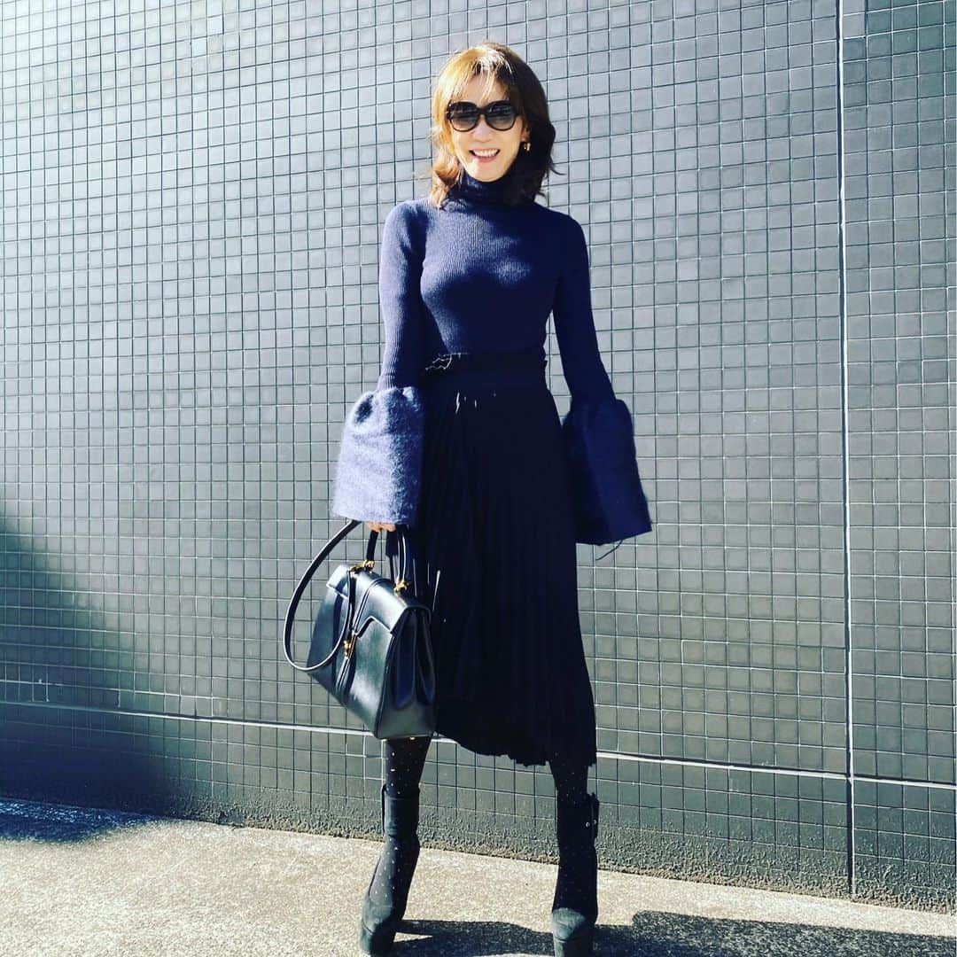 田中杏子さんのインスタグラム写真 - (田中杏子Instagram)「My favorite styling is to mingle Black and Navy 💕  紺と黒の鉄板スタイリング💕  #akotanaka #私服コーデ」4月16日 17時47分 - akoakotanaka