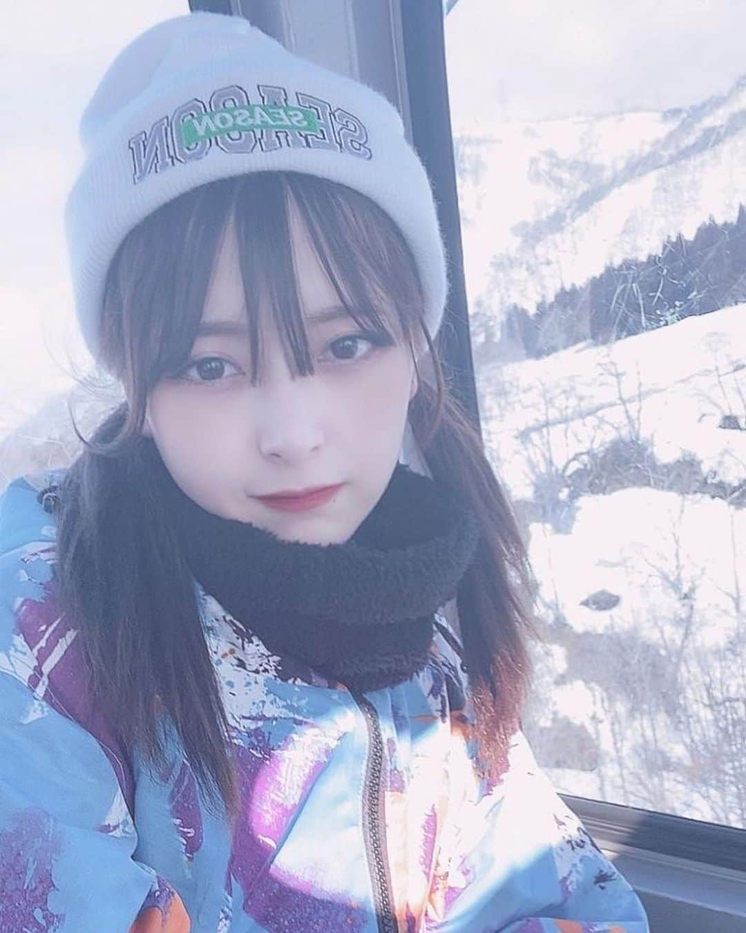 美女naviさんのインスタグラム写真 - (美女naviInstagram)「* * 【美女navi ☻*】 * * 今回ご紹介させていただく方は❤️ 木村葉月（きむらはづき） さん ▶️▷ @82ki_82ki * *  # Repost . . 初スノボー☃️❄️ 全身バッキバキだけど めちゃくちゃ楽しかった🦋 .  . . . 木村葉月（きむらはづき） さん のアカウントには 他にも素敵な投稿が(*´﹀`) ぜひ覗いてみてくださいね🧡 * * * 掲載希望の方は⇒ @bijo_navi ❤️と # ビジョナビ タグ付けお願いします☺️!! * * 次回もお楽しみに...😍 * * #美肌 #カラコン #ミディアム #暗髪 #ニット帽 #さらさらヘアー #スノボー女子 #アイメイク #ナチュラルメイク #アイシャドウ #秋冬コーデ #makeup #スノボ #赤リップ #コスメ #naturalbeauty #セルフィー #美容 #リップ #howto #おしゃれ女子 #大人可愛い  #美意識 #大人メイク #メイク #オトナ女子 #美意識向上 #セルフィー女子 #女子力アップ」4月16日 18時00分 - bijo_navi