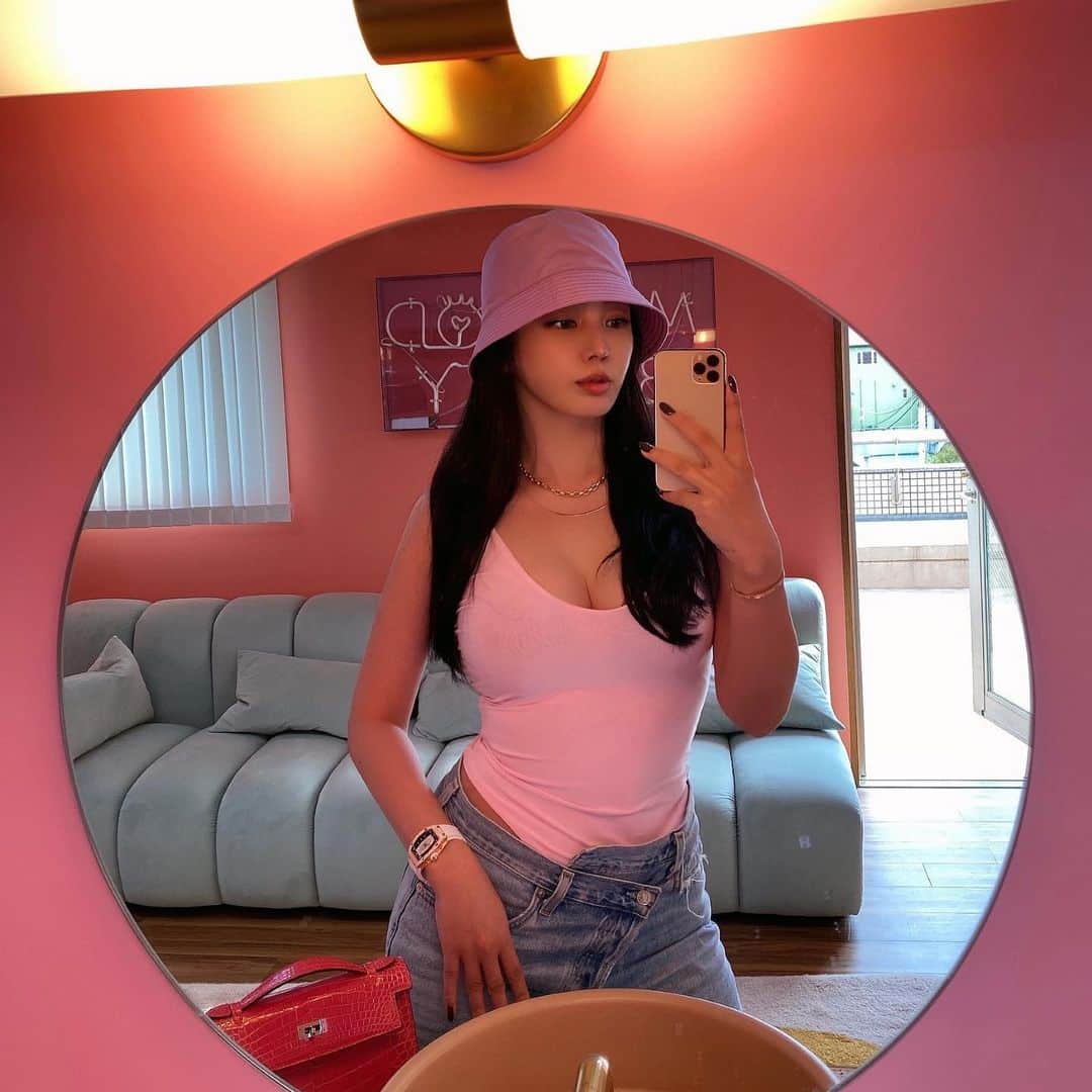 megbabyのインスタグラム：「🐷💕💗  ボディラインを隠すより見せて意識することにしました🧘‍♀️🏋🏻‍♀️」