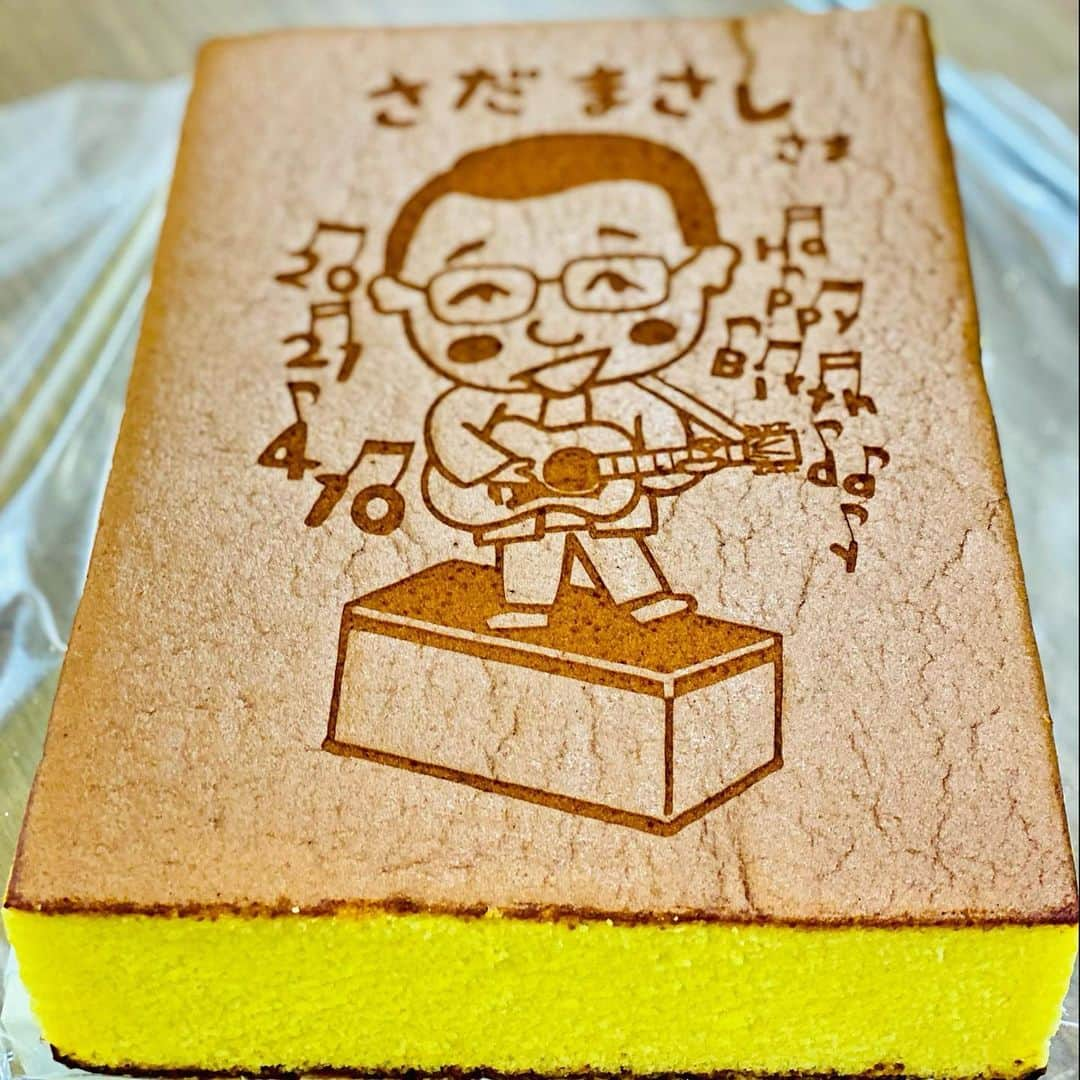 さだまさしさんのインスタグラム写真 - (さだまさしInstagram)「バースデーカステラ🎂 NHK長崎放送局から頂戴しました✨ スタッフみんなで美味しく頂きました。 ありがとうございました😍 . #さだまさし #sadamasashi #カステラ #nhk長崎放送局」4月16日 18時06分 - sada_masashi