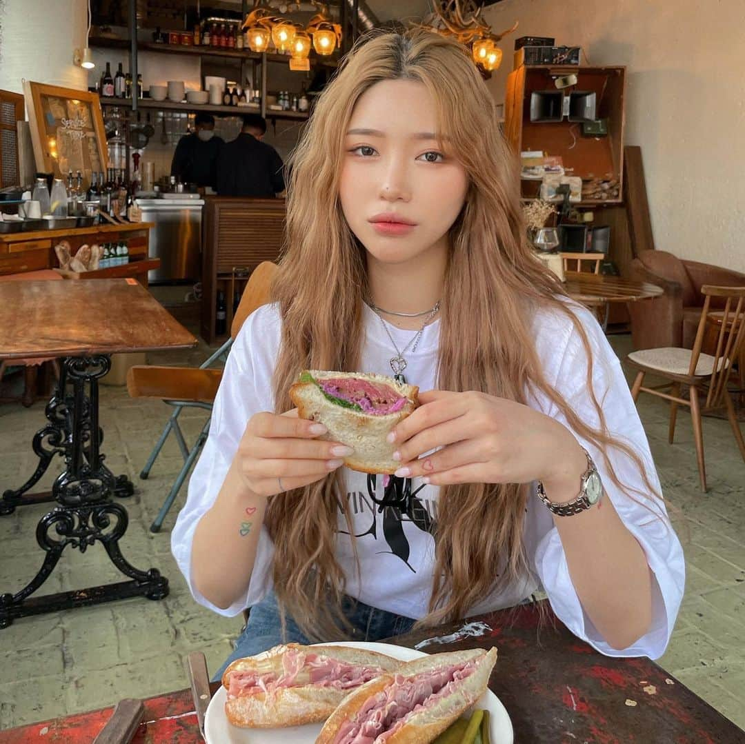 チェユラさんのインスタグラム写真 - (チェユラInstagram)「간만에 히피히피👩🏼‍🦱 그리고 여기 넘무 맛있다 냠냠 🍽 (양송이 스프 꼭 시켜서 샌드위치 찍어드세요^^*)」4月16日 18時24分 - youra_ch0i