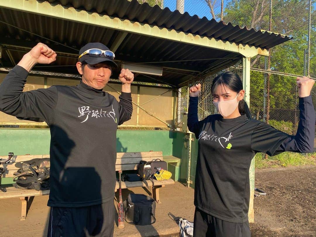 椿梨央のインスタグラム：「野球してぇわTシャツの 沢山のご注文 ありがとうございます😊✨ . . 想像以上で嬉しいです😭 . . . 本当に着心地良くて 野球やる練習着にもってこいです‼️ もちろん野球やっていなくても ワンポイントのつばきゅうがいるので問題なし！ . . ちなみに今日も着てましたw . . . 次は誕生日の5月25日に 新アイテムと一緒に再販しますので お楽しみにしてください💕 . . . . . ＊業者さんの繁忙期のため 発送が2.3日遅れる予定でございます。 ご迷惑おかけし申し訳ございません。 発送まで今しばらくお待ちください‼️ . . . #野球 #野球女子 #tシャツ #野球tシャツ #つばきゅう　#田上健一 #椿梨央」