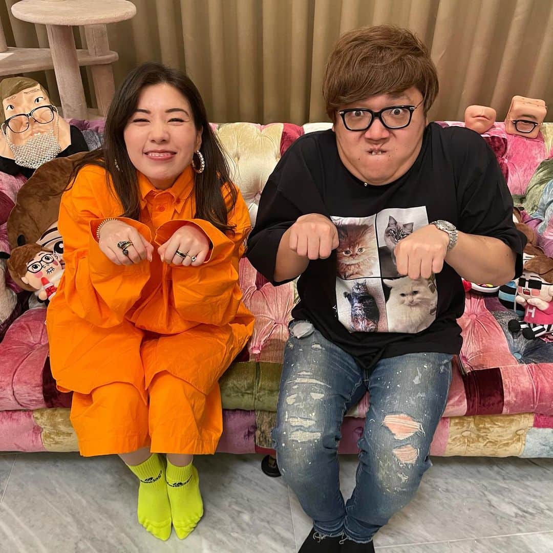 HIKAKINのインスタグラム：「ヒカキン×仲里依紗コラボ動画、YouTubeに公開しました！お互いのチャンネルでコラボ動画あるので是非ご覧ください😂🎉」