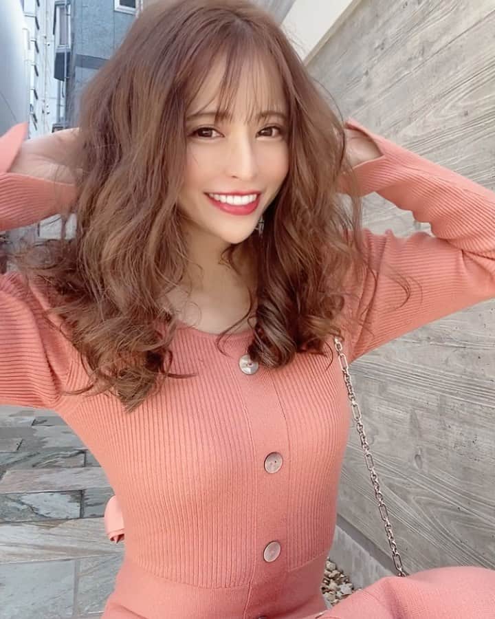 のインスタグラム：「先週、眉毛アートメイクを しました✨✨ もともとしていたので 薄くなっているところを 少したしてもらい 色とかも明るくしてもらいました🥳✌️  今回も、 トップアーティストの松井先生に お願いしましたが 自然な仕上がりに大満足です🧸 💜 ありがとうございました♡  アートメイク💄してると 毎日のメイクが時短できて ホントに楽で助かります😣‼️ 左右左も整うのでおススメですょ✨  🏥 ↓ @artmake_by_tokyoaceclinic  @tokyo_ace_clinic   #love #happy #眉毛アートメイク ︎#artmake_by_tokyoaceclinic #tokyo_ace_clinic #matsui_tokyoace」