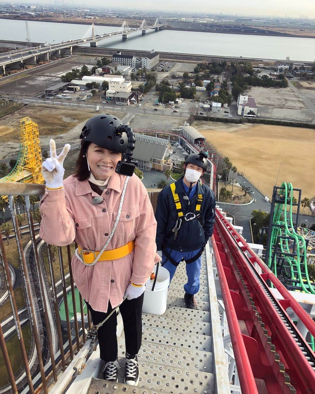 武田訓佳さんのインスタグラム写真 - (武田訓佳Instagram)「🎢 ・ ほんわかテレビ📺 ・ 地上ほぼ100mでの点検作業。 わたしついて行っただけで何もしてないのに 足ガックガクになりました🦵🏻🦵🏻笑 点検スタッフの皆さん本当にすごひ😱🤯✨ ・ スチールドラゴンも 開園前に二度連続で乗せてもらって🤣 貴重な経験でした🎢🌸 ・ ・ お仕事とはいえ 遊園地に久々に行けて🤍 楽しかったなぁ☺️💕 ・ ・ ・ #スチールドラゴン #ナガシマスパーランド #🎢 #大阪ほんわかテレビ #🌸」4月16日 19時59分 - kunika0117