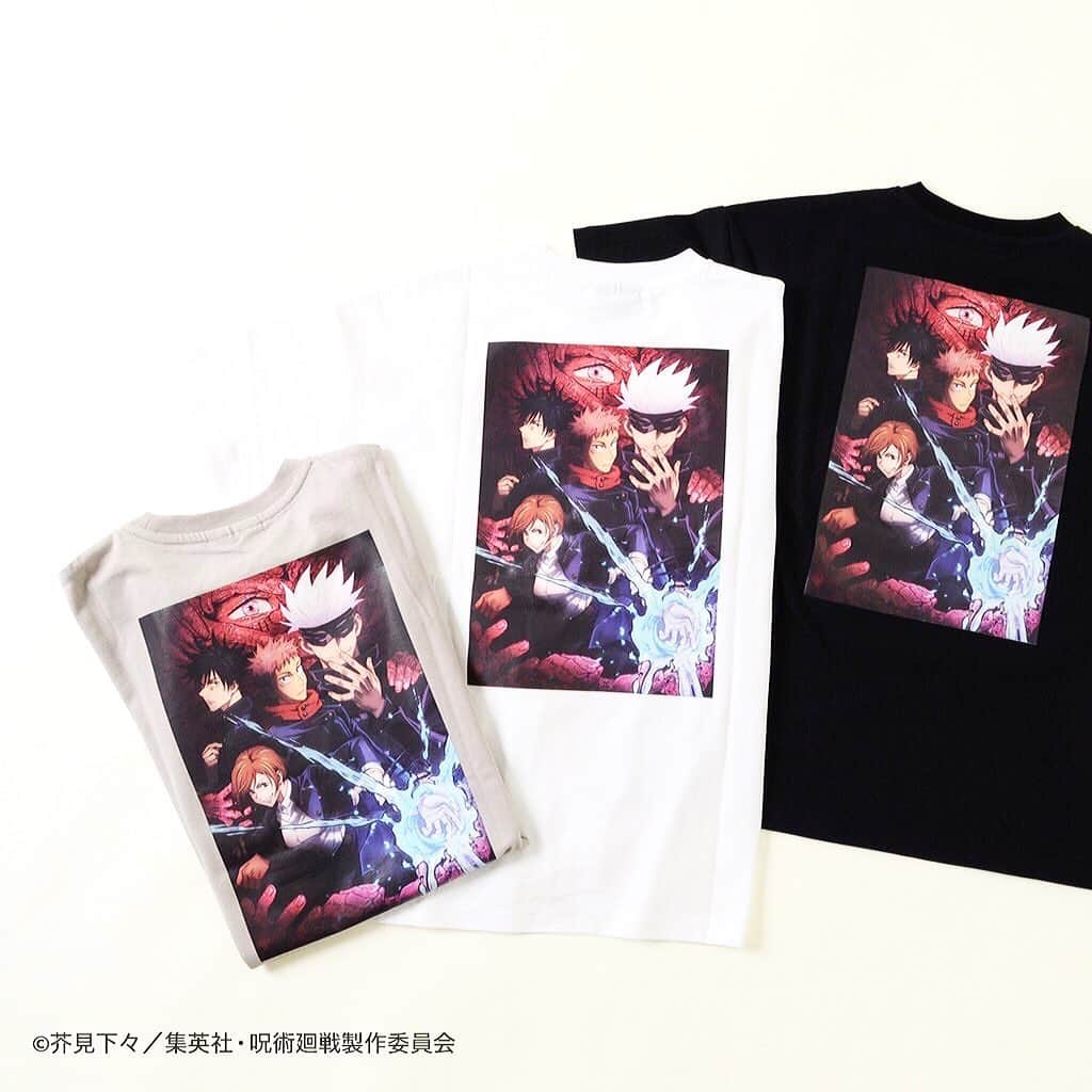 GLAZOSのインスタグラム：「\ 呪術廻戦 コラボアイテム 着用イメージ本日公開 /  ◆商品名：天竺・ドロップショルダーバックフォト半袖Tシャツ ◆カラー：シロ / クロ / グレー(3色展開) ◆価 格：2,178円(税込) ◆サイズ：130～170cm  詳細はこちら ▷https://glazos.com/item/178748  #呪術廻戦 #GLAZOS」