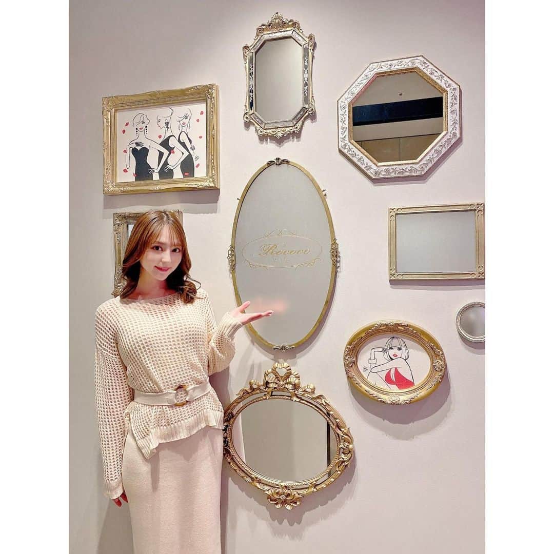 堀尾実咲のインスタグラム：「バストサロンRococo表参道店さん( @rococo.omotesandou )に行ってきました☺️  おっぱいの神様こと寺澤先生( @yumiko.terazawa )の ゴットハンドで ふわふわおっぱいに仕上げて 頂きました🌸  大事なお仕事たくさんあるから ベストコンディションで挑めそう🤍  素敵なサロンでした✨ またよろしくお願いします☺️  #バストケア #バストアップ #バストアップサロン #バストケアサロン #バスト #rococo #表参道 #表参道サロン #おっぱい #おっぱいケア #美容 #美容メンテナンス #メンテナンス」