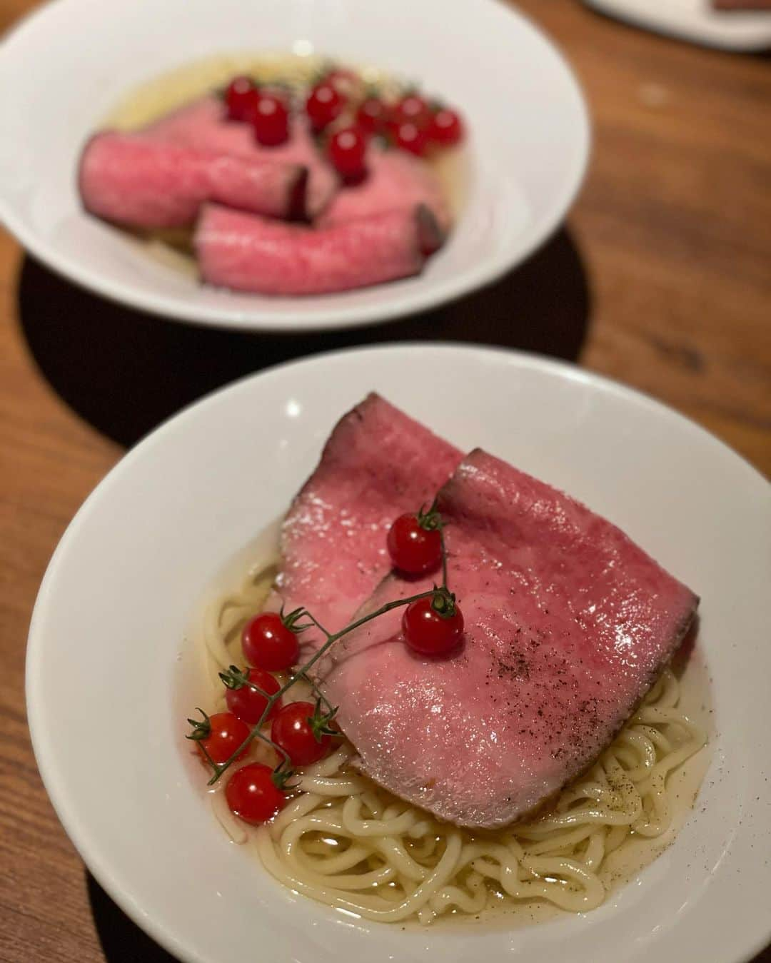 鈴木愛美さんのインスタグラム写真 - (鈴木愛美Instagram)「🖤🥩🖤🥩🖤🥩🖤🥩🖤 . 大好きな兄2人に連れてって貰った バースデーディナー🍴💕 @ushimitsu_ebisuhonten . まじで激ウマ激映えでした♡✴︎゜ . @atsushi_art_tattoo @ryo.oikawa.six ごちそうさまでしたっ🙇‍♀️✨ . また食べたいっ🤤❤️💕 . . . #うしみつ恵比寿 #うしみつ #焼肉」4月16日 20時48分 - x.manya.x