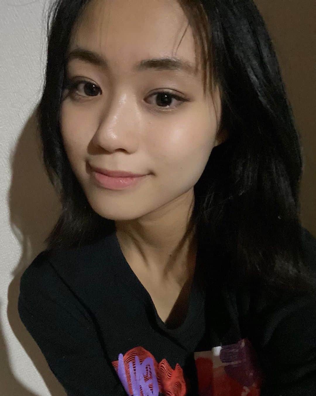 多田成美のインスタグラム：「. 前髪が伸びてきたので 久しぶりにおデコ出しヘアをしました🐱  #多田成美」