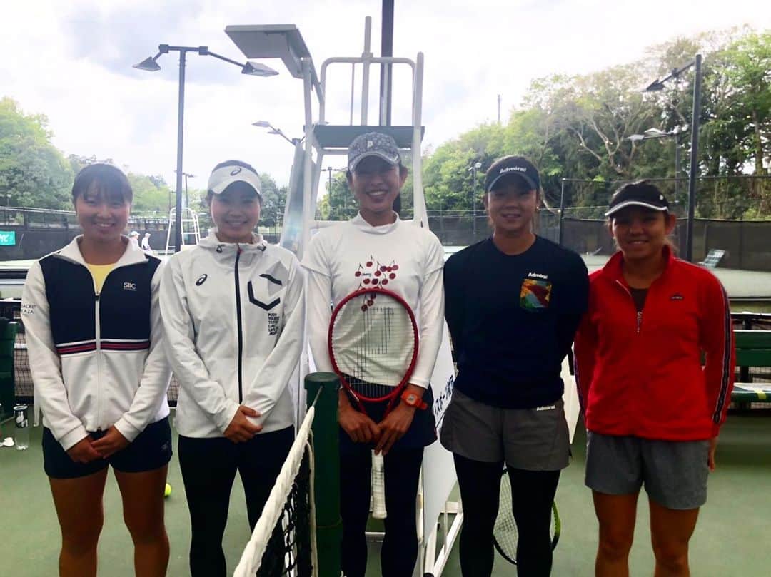 尾崎里紗のインスタグラム：「明日から『 WOMEN’S TEAM Tournament 橋本政昭杯 』に出場します！ プロチームはこの5人で戦います😄  ﻿ ﻿ ﻿ ﻿ #glico ﻿ #powerproduction ﻿ #head ﻿ #headtennis_official﻿ #headjapan﻿ #teamhead ﻿ #asicstennis﻿ #teamasics ﻿ #imoveme﻿ #onitsukatiger ﻿ #株式会社タイド ﻿ #TIDE. ﻿ #gram3 ﻿ #グラムスリー ﻿ #tbc_aesthetic ﻿ #エステ ﻿ #エステティックtbc ﻿ #尾崎里紗 ﻿ #risaozaki ﻿ #tennis ﻿ #tennisplayer ﻿ #テニス ﻿ #fitness ﻿」