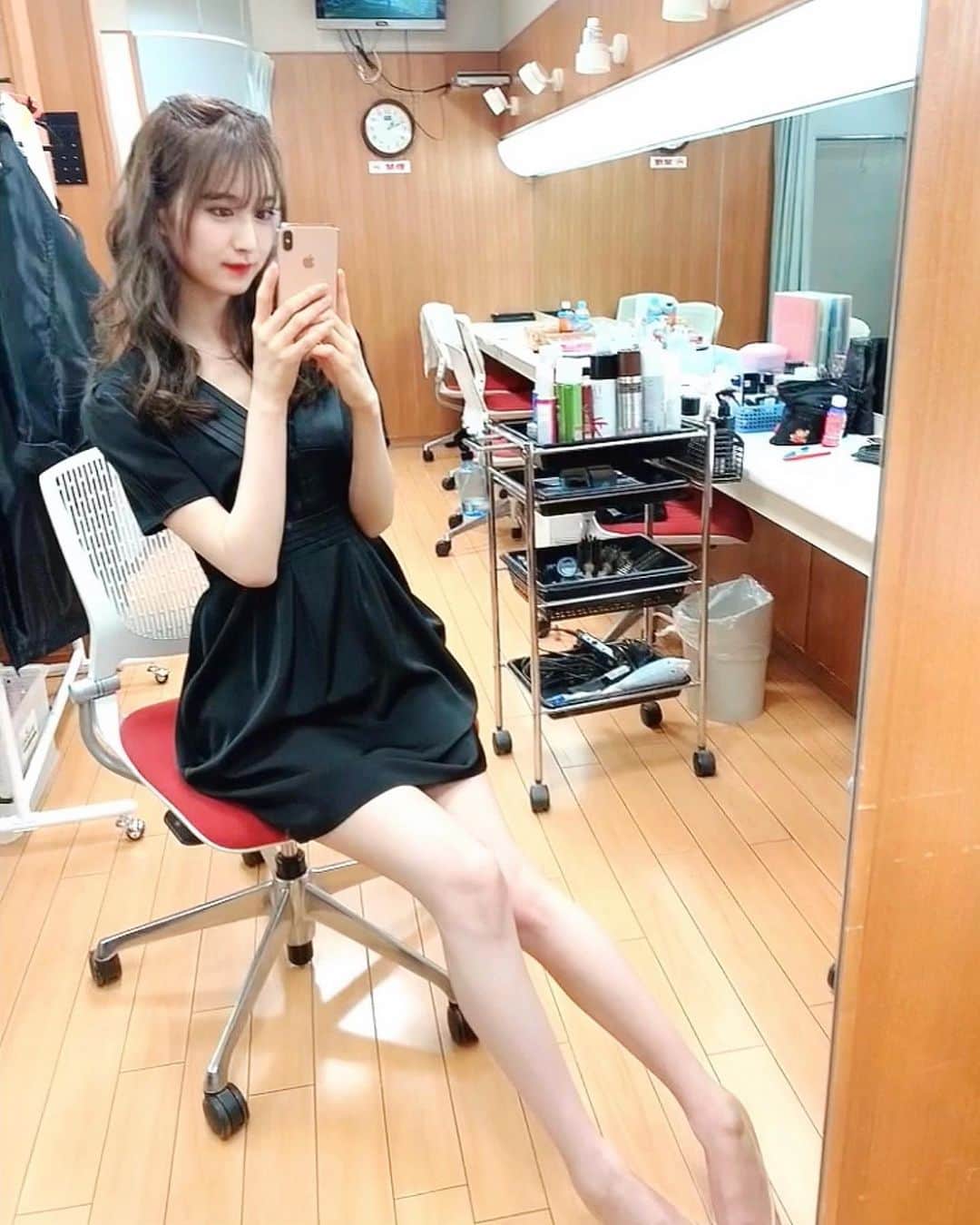 阿部菜渚美さんのインスタグラム写真 阿部菜渚美instagram 普段だとあまり着る機会のない 黒のワンピースに甘めの髪型合わせが とても好きだった日 ビジネスクリック ワンピース Loveless 黒ワンピ Hairstyle 4月16日 22時19分 Nanami Abe73