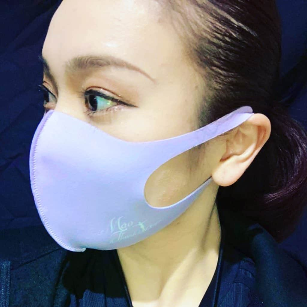 林渚さんのインスタグラム写真 - (林渚Instagram)「埼玉1日目終了⛸😊 明日と明後日もよろしくお願いします! 写真は会場限定マスクです❤️ ラベンダー可愛い🥺💕  千秋楽もあわせて残り6公演💦 ぴえぱおーん  #浅田真央サンクスツアー #公式グッズ #マスク #浅田真央 さん #アイスショー #フィギュアスケート #埼玉 #上尾 #公演 #ぴえん」4月16日 22時50分 - nagiiinsta