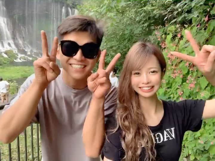 AMIのインスタグラム：「🙊 . ふとした瞬間に 大樹君と結婚して良かったって思います🧸❤︎ . #新婚夫婦」