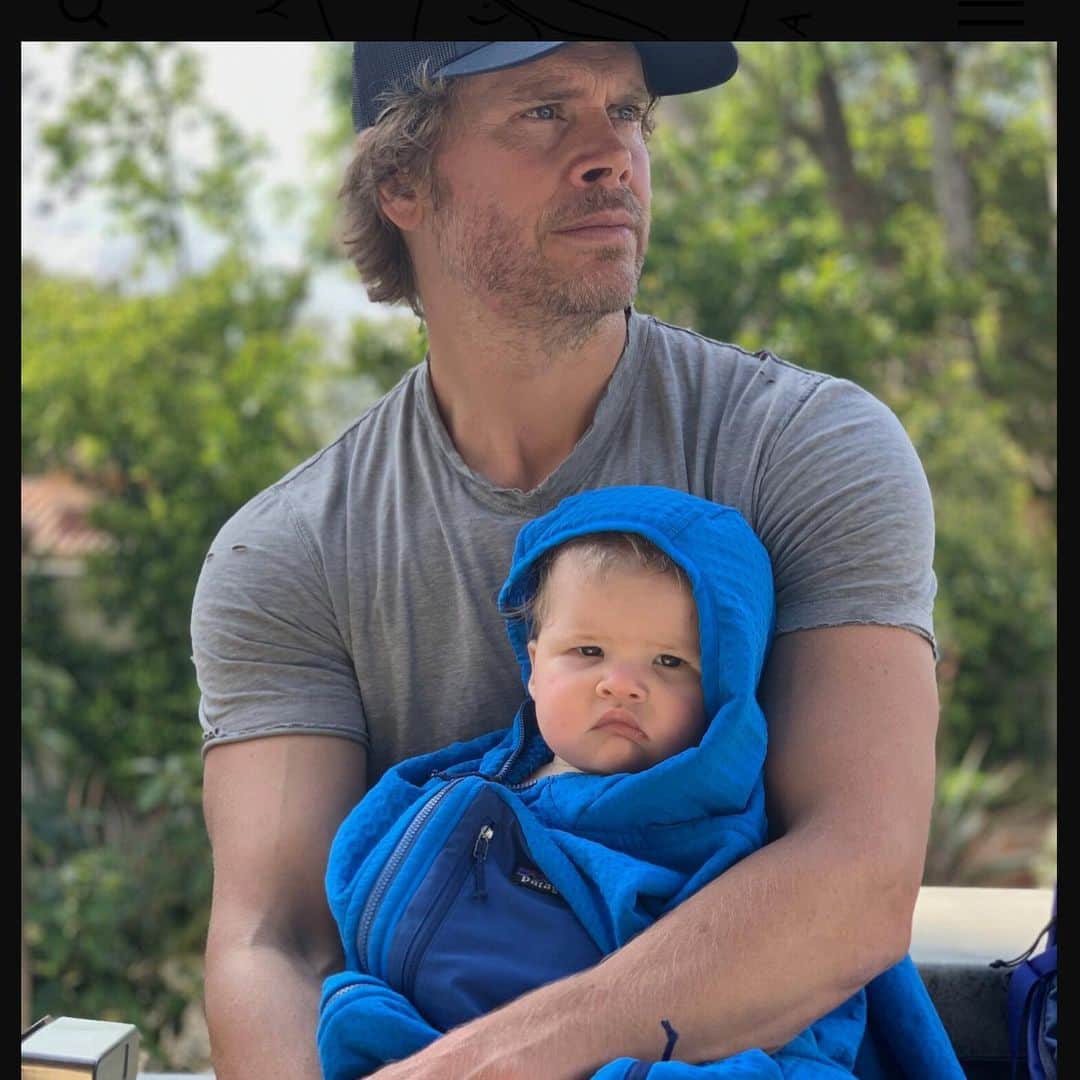 エリック・クリスチャン・オルセンのインスタグラム：「@yourzenmama asked me to write about lessons from fatherhood. I wrote the below post when Wyatt turned 1. Over 6 years ago. I think about it often.  The philosophy of anchoring yourself in the present. In the honest and vulnerable. I think because of it I don't just cry at milestones, I cry often. Tears of laughter, of joy, of sadness, but mostly at the overwhelming and absurd beauty of it all. In the abbreviated words of @glennondoyle I cry (and laugh) because I'm paying attention.   "I can't get over how differently time tracks now. It's like a 80's Star Trek Space Time Continuum where everything simultaneously feels like yesterday and a 100 years ago. Those of you with kids already know what I'm talking about and I can't imagine it changes in the future so I do what I can to take stock in the smallest of moments. Repeatedly telling myself that this one thing will only exist for a second and if I don't recognize it for its uniqueness it will pass without so much as breath. I guess this is why (traditionally) mothers cry so much at birthdays and graduations, why fathers weep at weddings. That we appreciate what is happening in that moment, but also that we are overcome by all the singular moments that came before it, that somehow escaped us as we got bogged down in the minutiae of it all. We stand there grasping keys in our pockets, clutching purses against our hips, staring through tear-stained eyes at the crashing, sweeping milestones before us, and the perpetual and spectacular fleeting magic of life."」