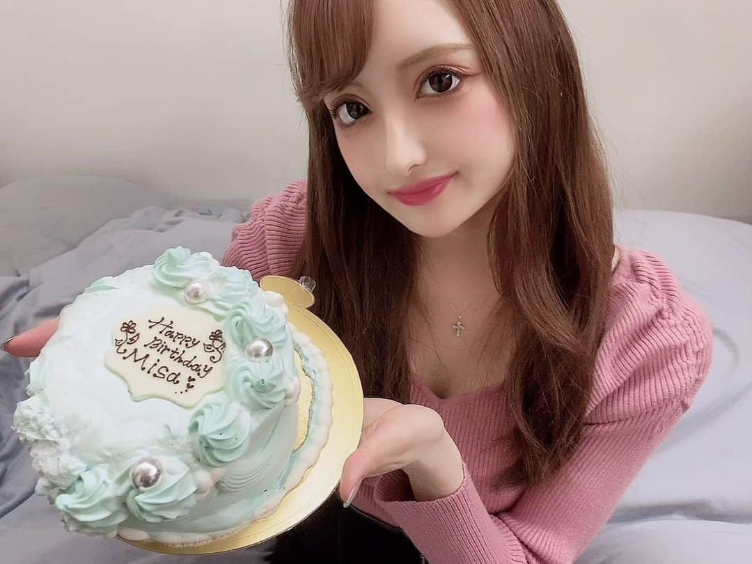 大木玲奈のインスタグラム：「誕生日無事迎えました🤍  これからも応援、仲良くしてください₍ ᐢ. ̫ .ᐢ ₎  #誕生日」