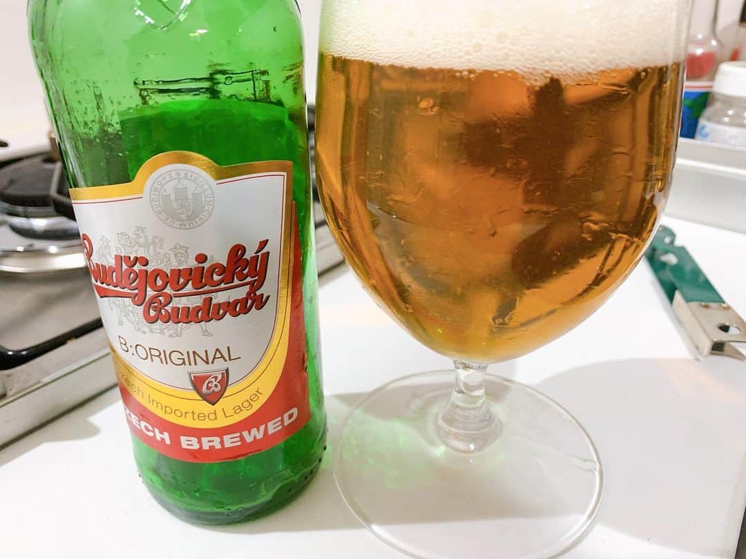 のインスタグラム：「かんぱーい🍺 今日もお疲れ様でした！  #頑張った自分にご褒美ール」