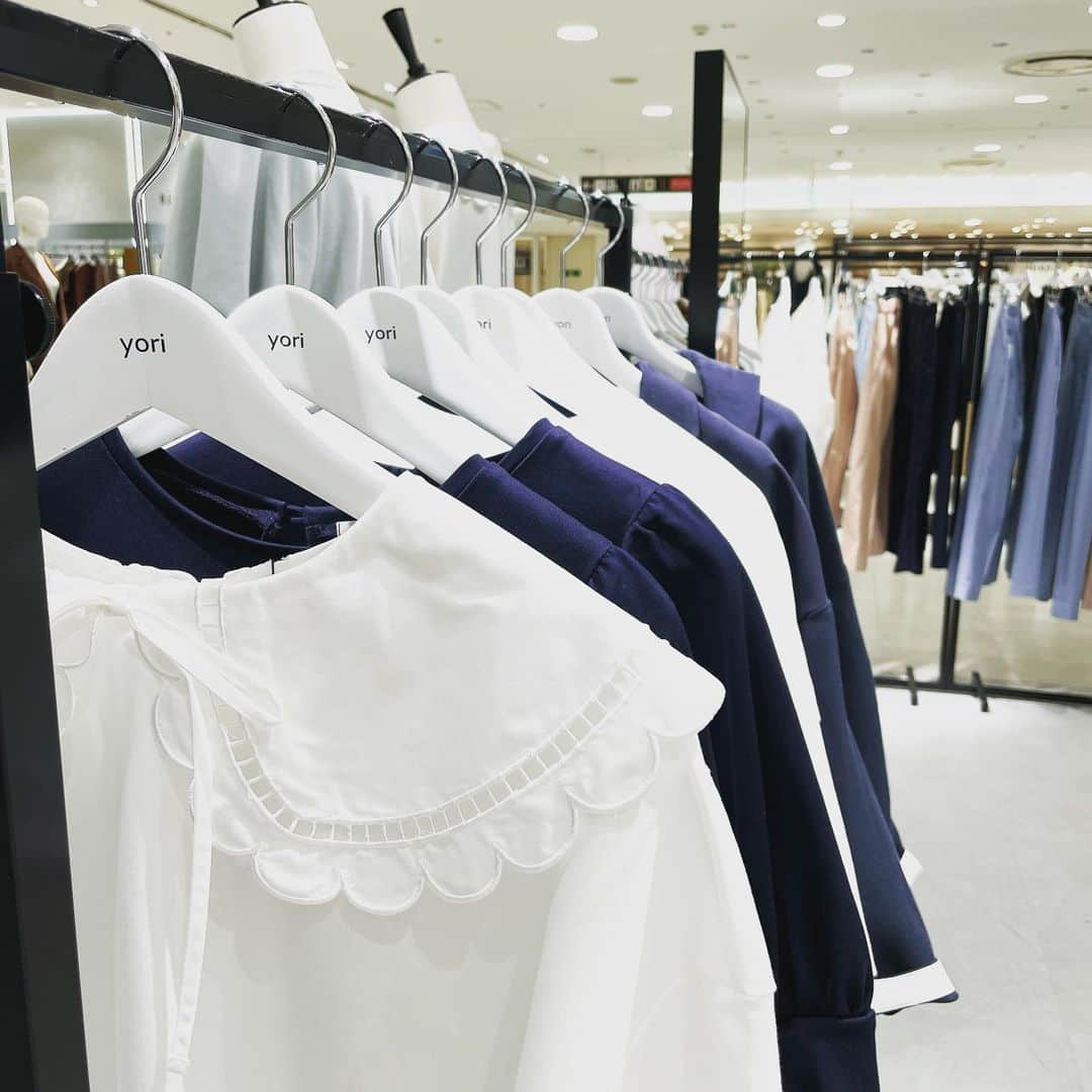 yoriのインスタグラム：「*pop up shop at 名古屋 4日目*  まもなく10:00よりyori 2021spring pop up shop at 名古屋がopen致します！﻿ ﻿ 皆様のご来場心よりお待ちしております。﻿ ﻿ ◾︎yori 2021 Spring pop up shop at Nagoya﻿ ﻿ 4/14wed～4/20 tue﻿ ジェイアール名古屋タカシマヤ﻿ ５階イベントスポット﻿ ﻿ 愛知県名古屋市中村区名駅1-1-4﻿ 営業時間：午前10時00分～午後8時00分﻿ ﻿ #yori_japan」