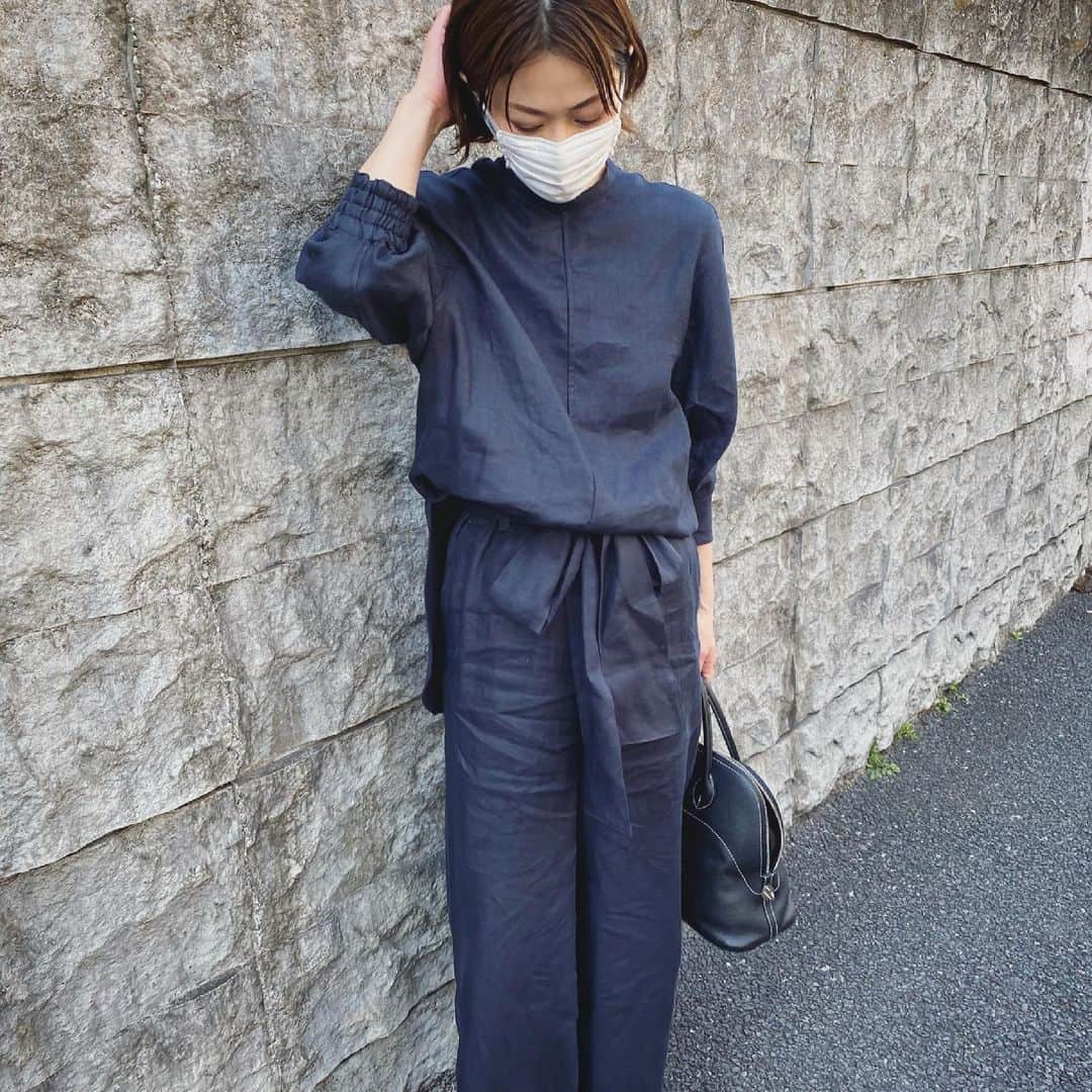 畑野ひろ子のインスタグラム：「@hyke_official のリネンセットアップ。 気づけば、リネンのアイテムがクローゼットに増えてきました。リネンの優しさや着心地の良さに知らずとハマっていたのかも🥰」