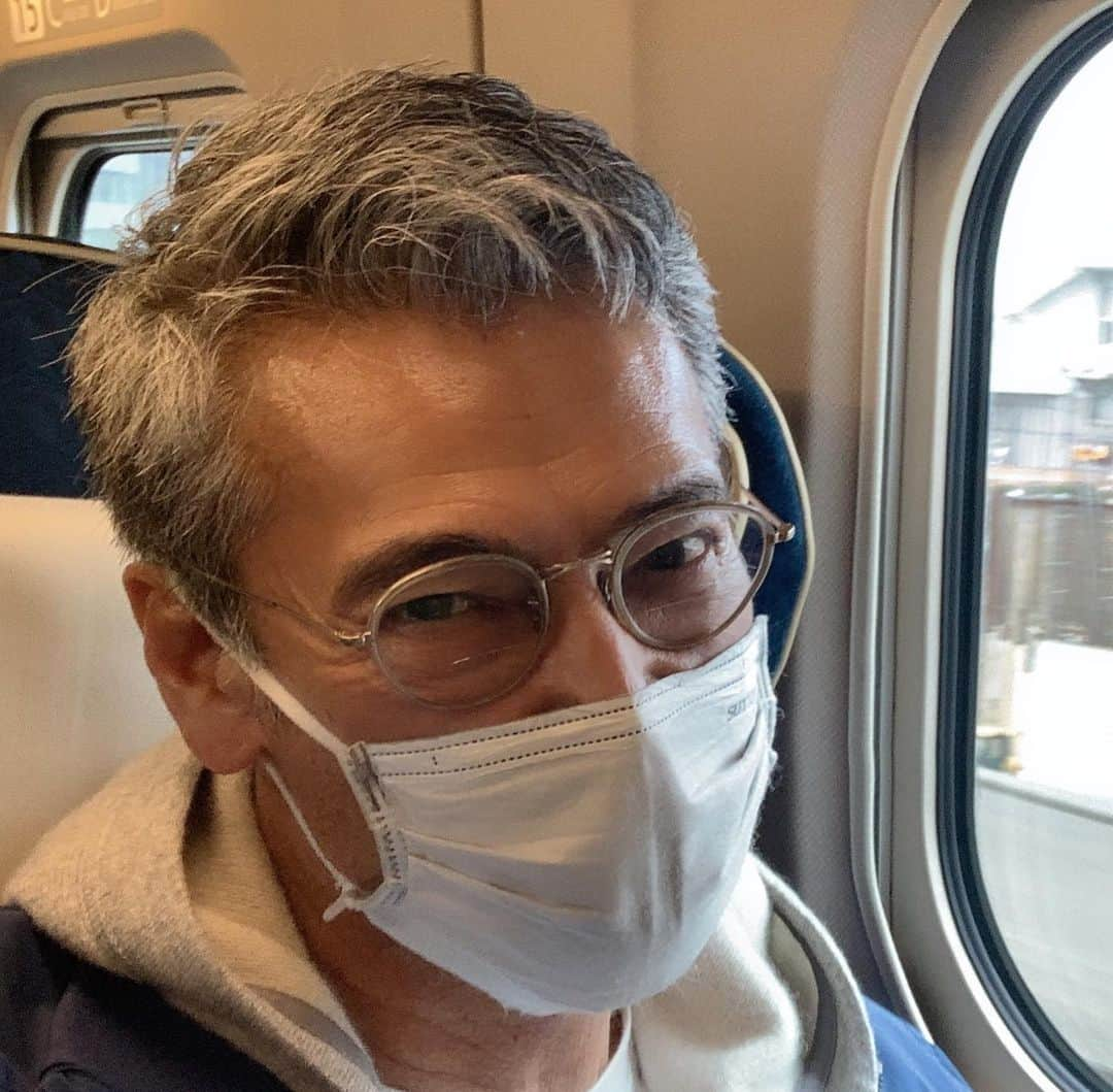 渡辺裕之さんのインスタグラム写真 - (渡辺裕之Instagram)「ロケに行ってきます。列車旅の楽しみのおむすび  今朝は昆布玄米^_^ ＃ロケ #新幹線 #おむすび権兵衛  #昆布玄米 #チーズおかか玄米  ＃旅」4月17日 10時43分 - hiroyuki6267