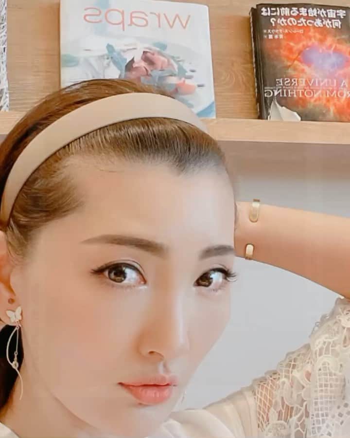 マキろんのインスタグラム：「MAJESTICLEGONの 蝶々🦋のイヤリング❣️  新作がたくさん入った時に たまたま私がお店に入って 蝶々シリーズ大人買い💖 可愛すぎる❣️❣️❣️  運命の出会い🦋  It was fate!  So cute earrings it's a butterfly motif by MAJESTICLEGON  #山内智恵#マキろん#japanesegirl  #follow#followforfollowback  #ootd #ootdfashion #fashion  #fashiongram #hermes  #majesticlegon #イヤリング #earrings #butterfly #蝶々アクセサリー  #蝶々」
