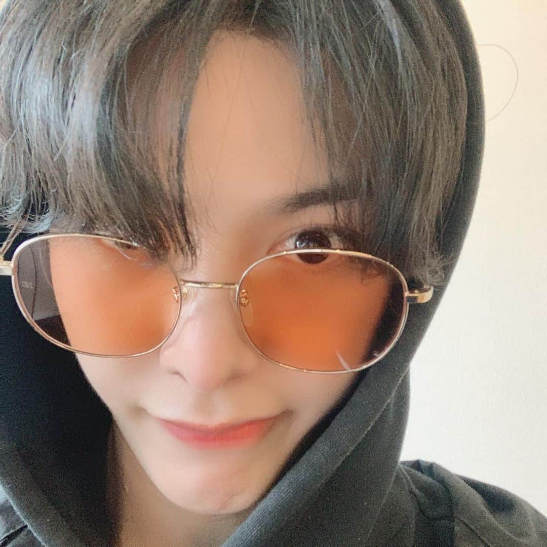 チ・ハンソルのインスタグラム：「😎」